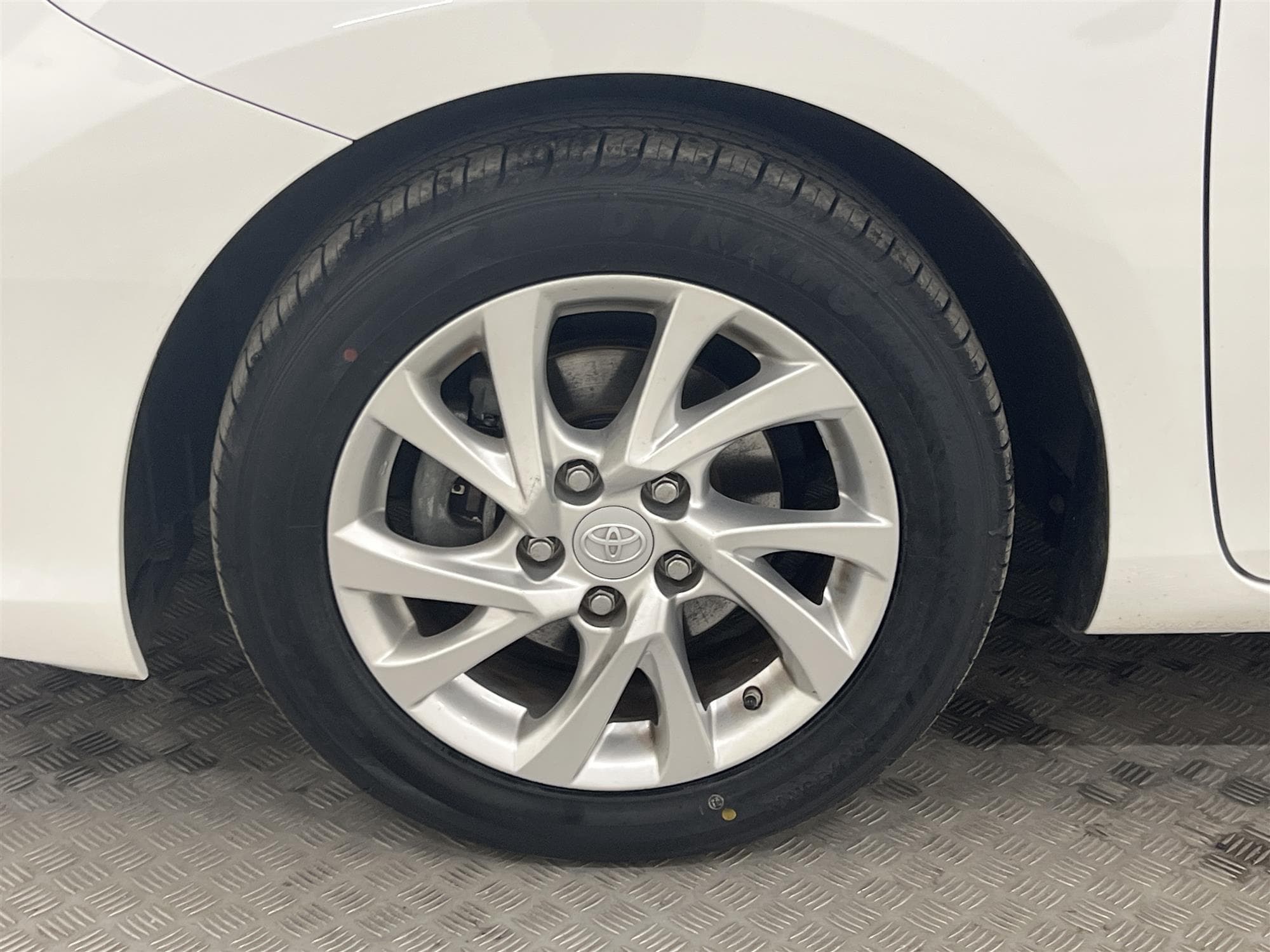 Toyota Auris Hybrid e-CVT 136hk B-Kam Lane Assist 0,35L/mil
