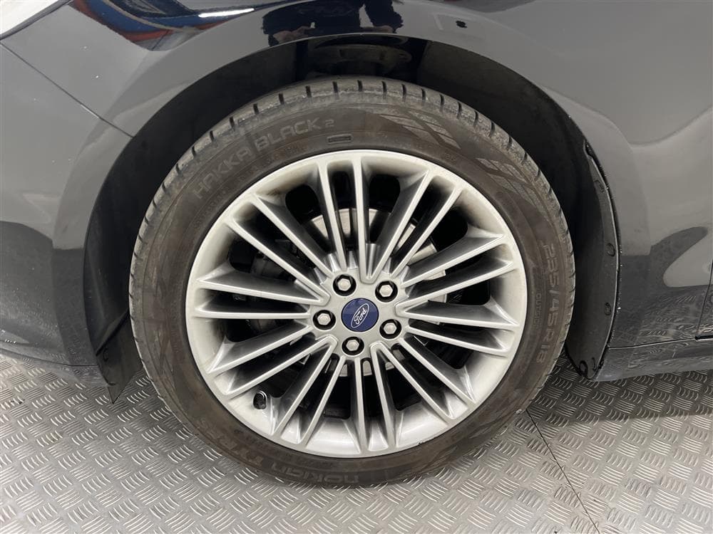 Ford Mondeo Vignale 180hk AWD Värmare Skinn B-kamera Draginteriör