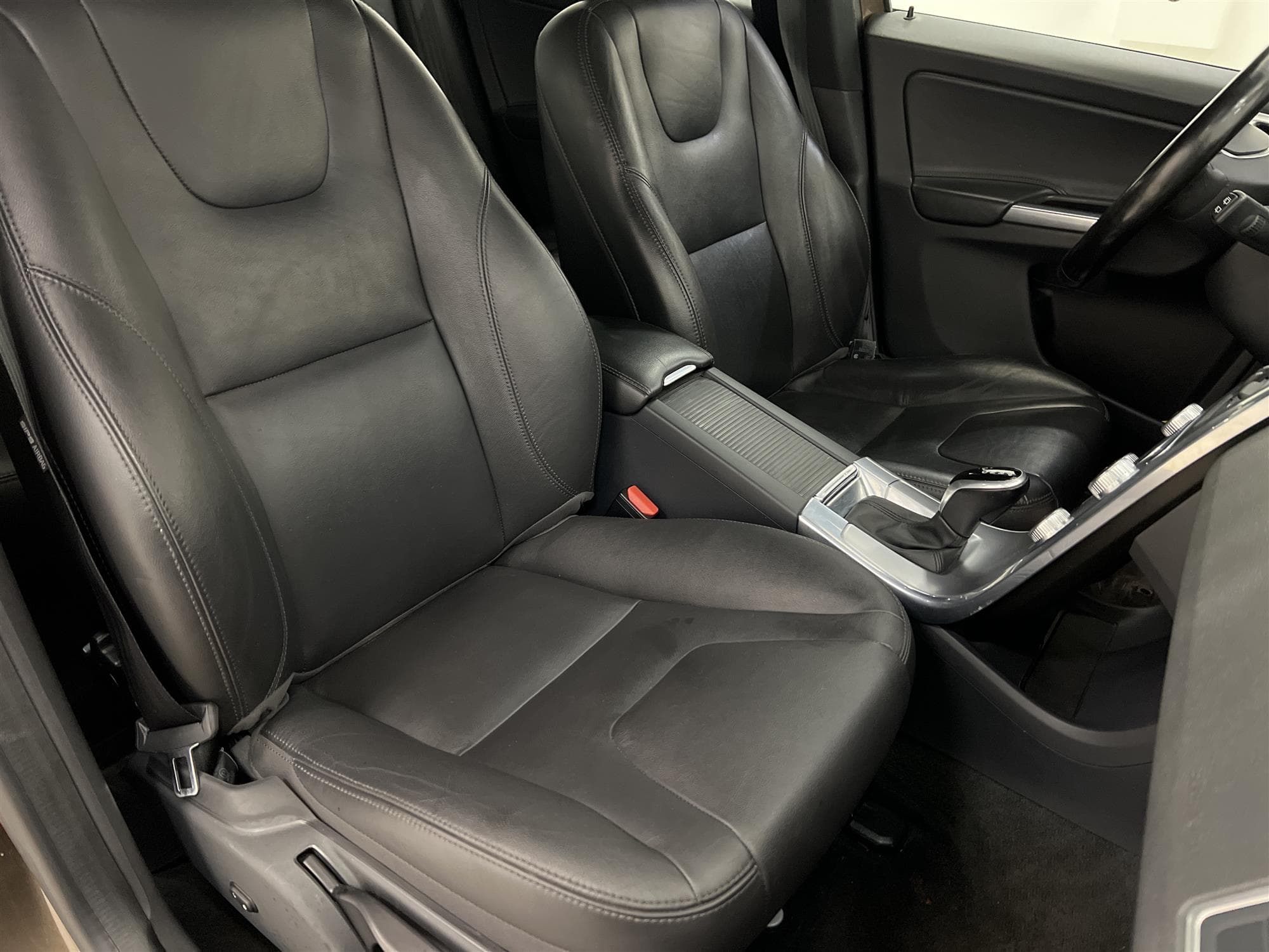 Volvo XC60 D4 AWD 190hk Summum Voc Navi D-värm Drag Navi