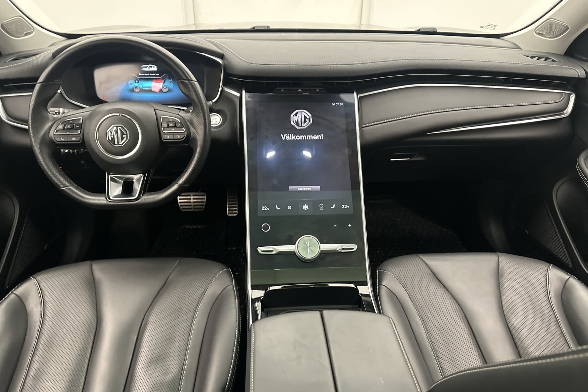 MG Marvel R Performance Cockpit Pano MG Pilot 360° Bose