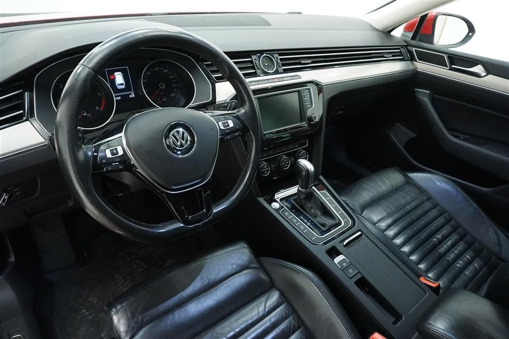 VW Passat 2.0 TDI SC Eu6 190hk Executive B-Kamera Drag Skinninteriör