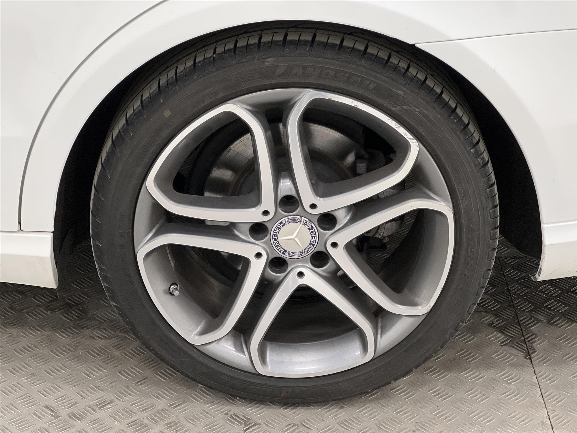 Mercedes-Benz E220 170hk Dragkrok Helskinn Navi 0,54L/mil