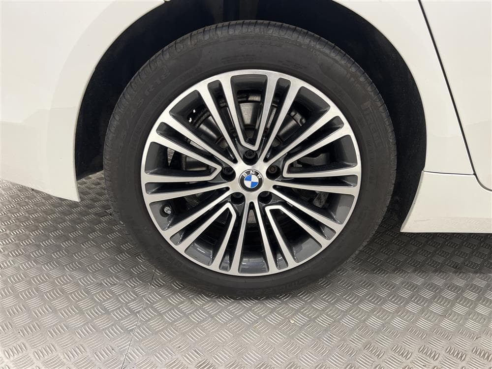 BMW 520d xDrive 190hk Sportline Navi B-kam LÅGSKATTinteriör