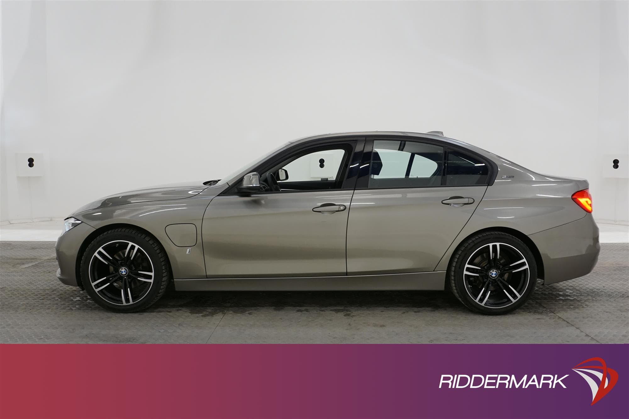 BMW 330e Sedan 252hk