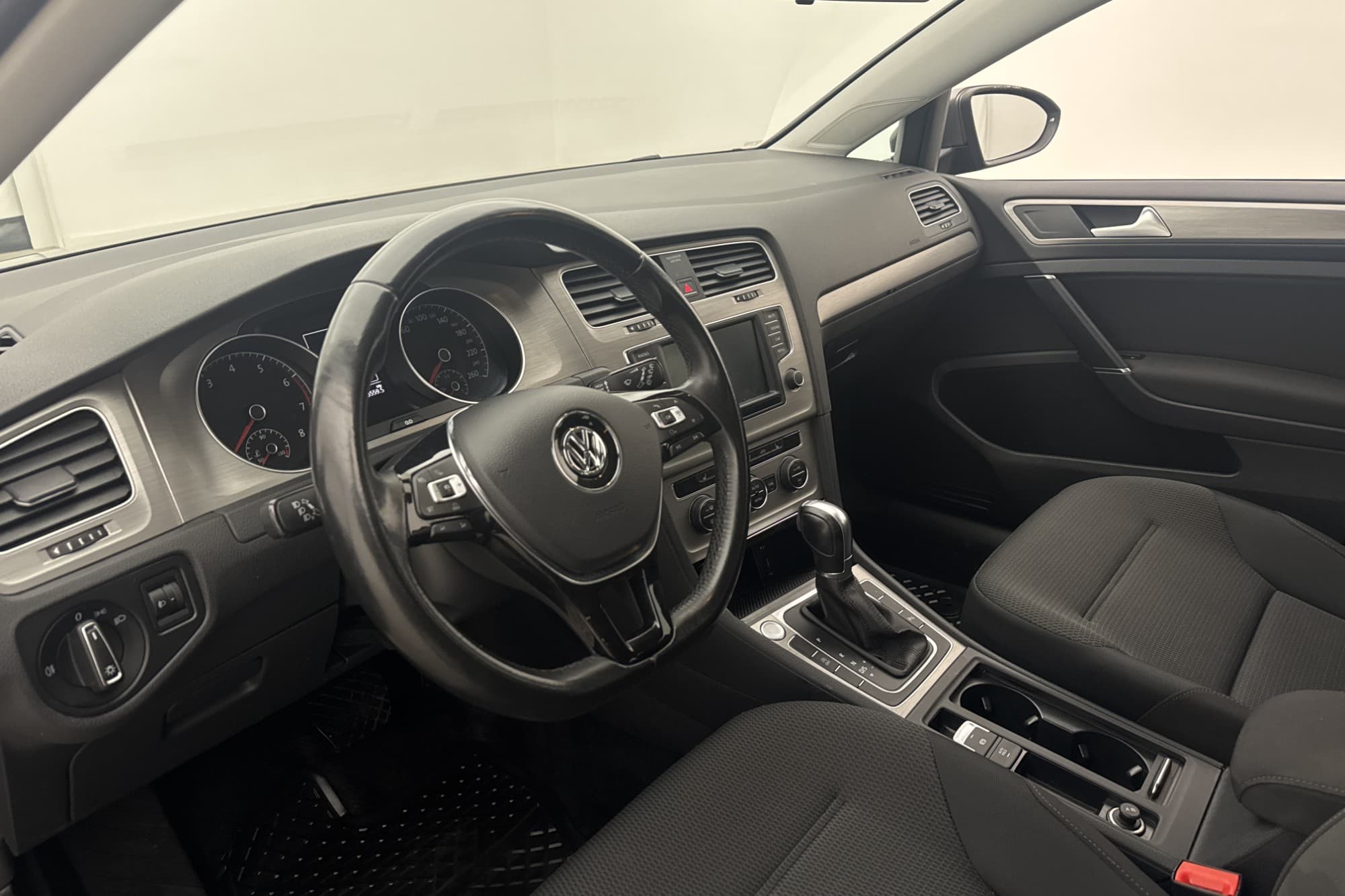 Volkswagen Golf Sportscombi 1.2 110hk CarPlay P-Sensorer