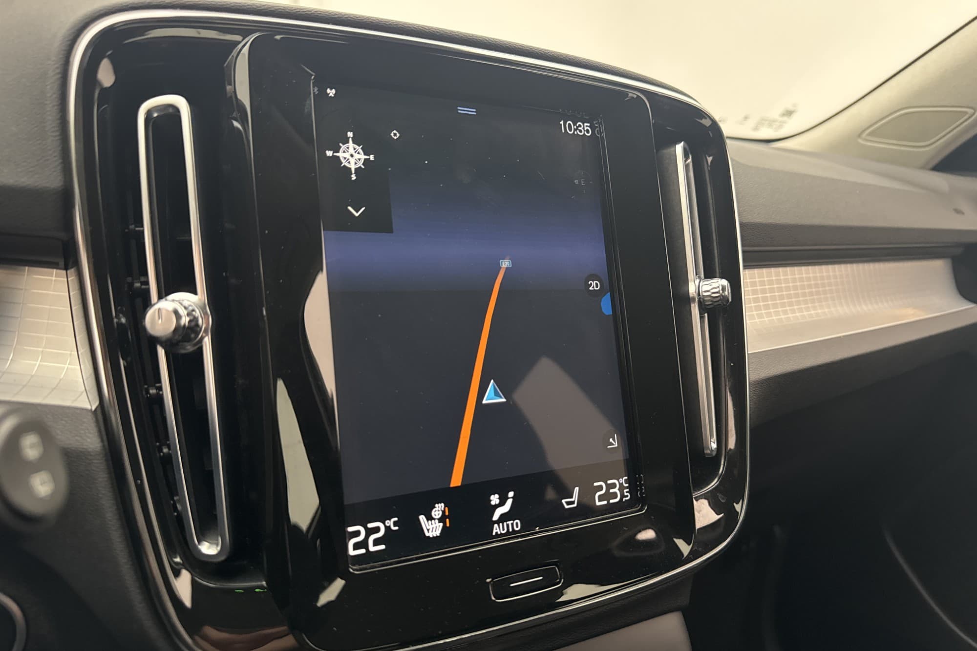 Volvo XC40 B4 197hk AWD Momentum P-Värmare VOC Kamera Navi
