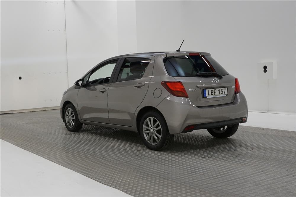 Toyota Yaris 1.33 100hk B-Kam Nyserv Låg Skatt 0,42L/mil