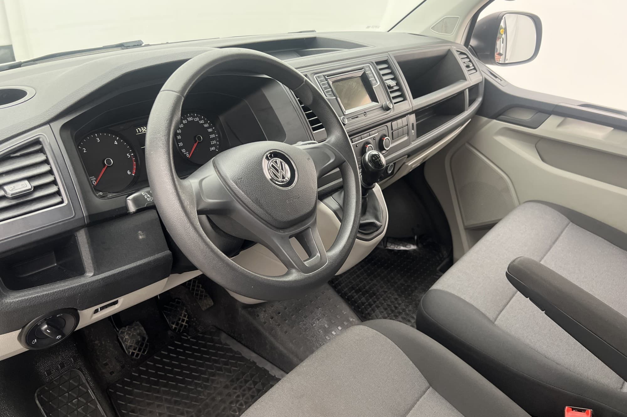 Volkswagen Transporter Kombi Lång 2.0TDI PDC 9-Sits MOMS