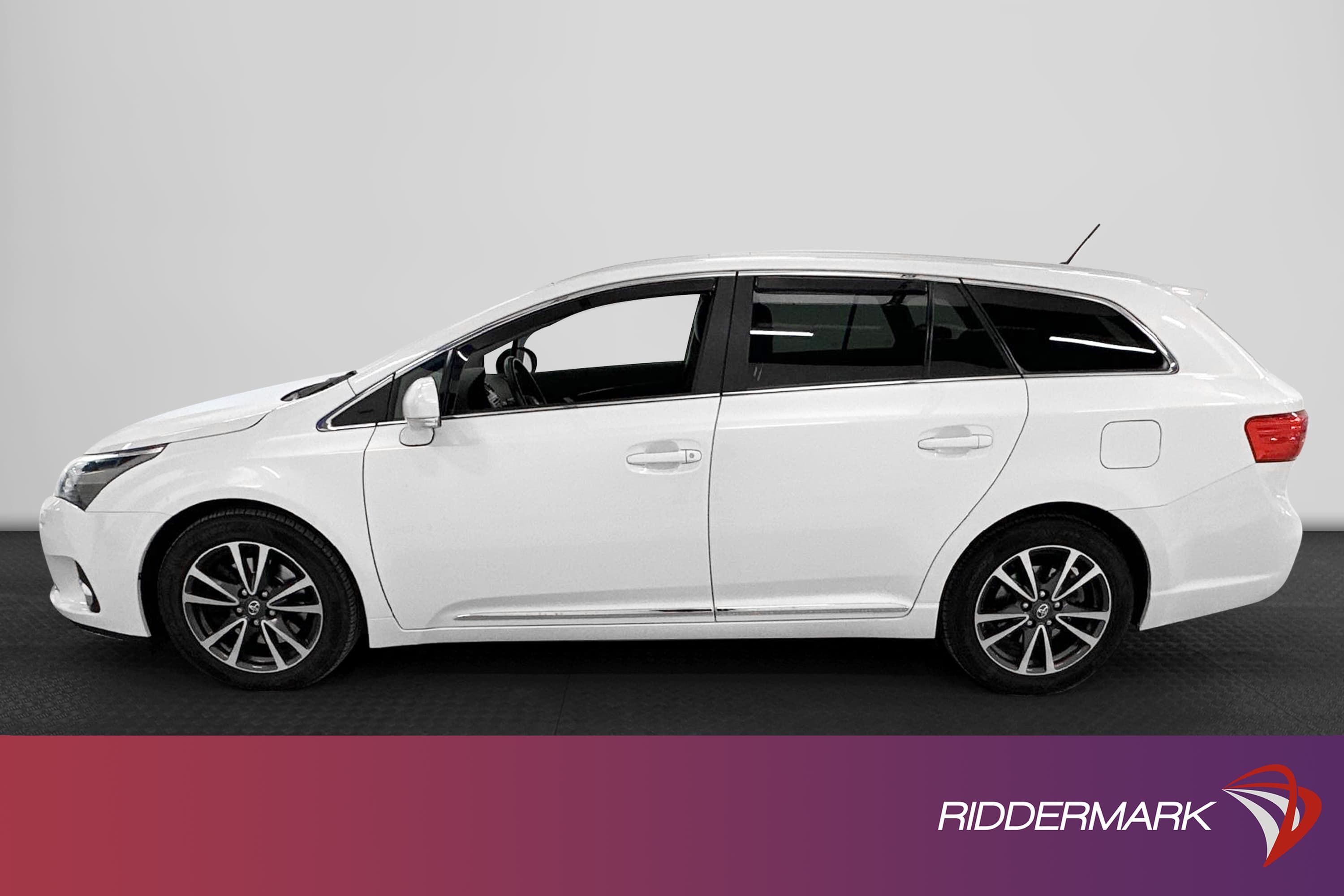 Toyota Avensis 2.2 D-4D 150hk Panorama Navi B-Kam Halvskinn