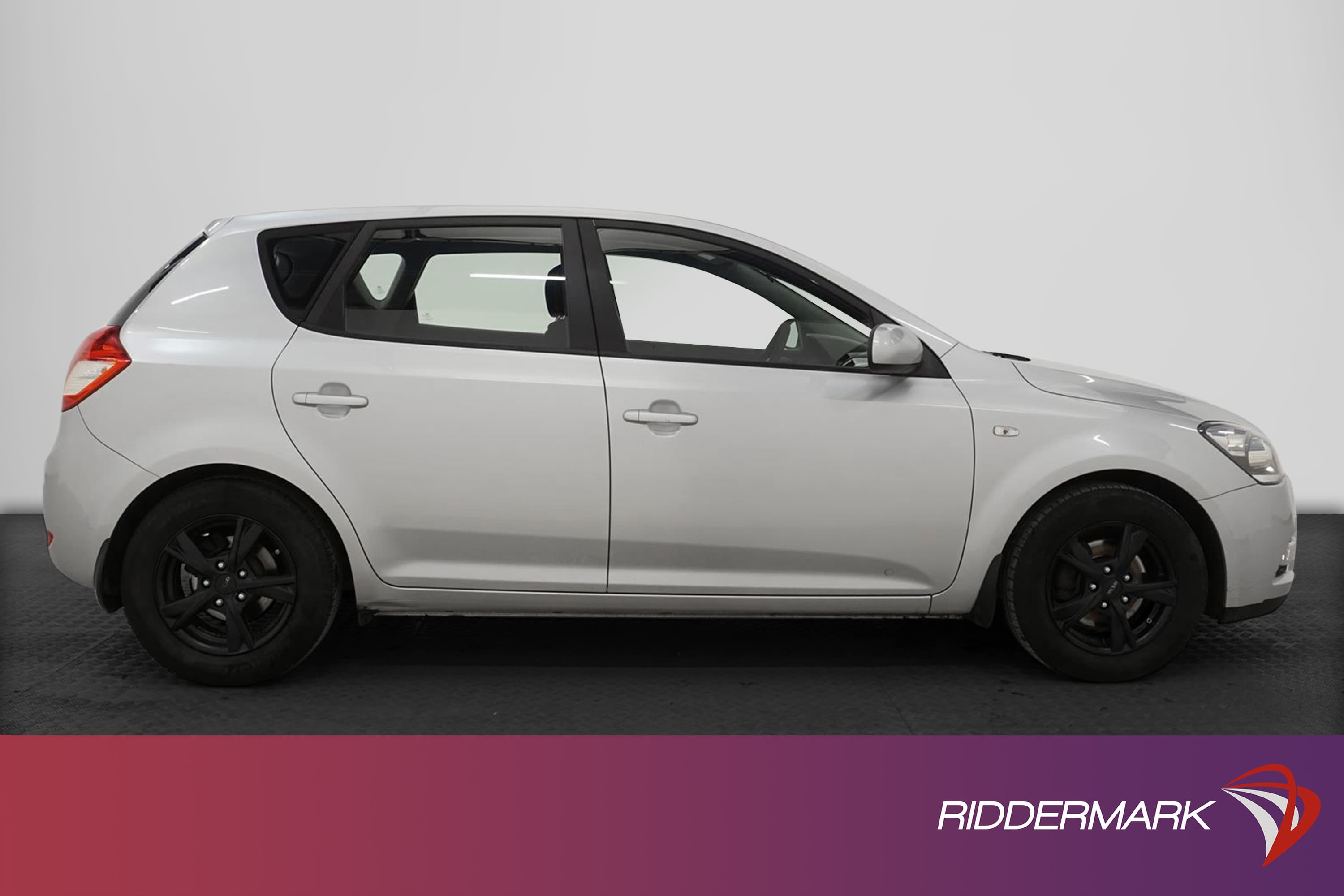 Kia Ceed 1.4 CVVT 90hk M-Värm Nyserv 822kr Skatt 0,49L/mil