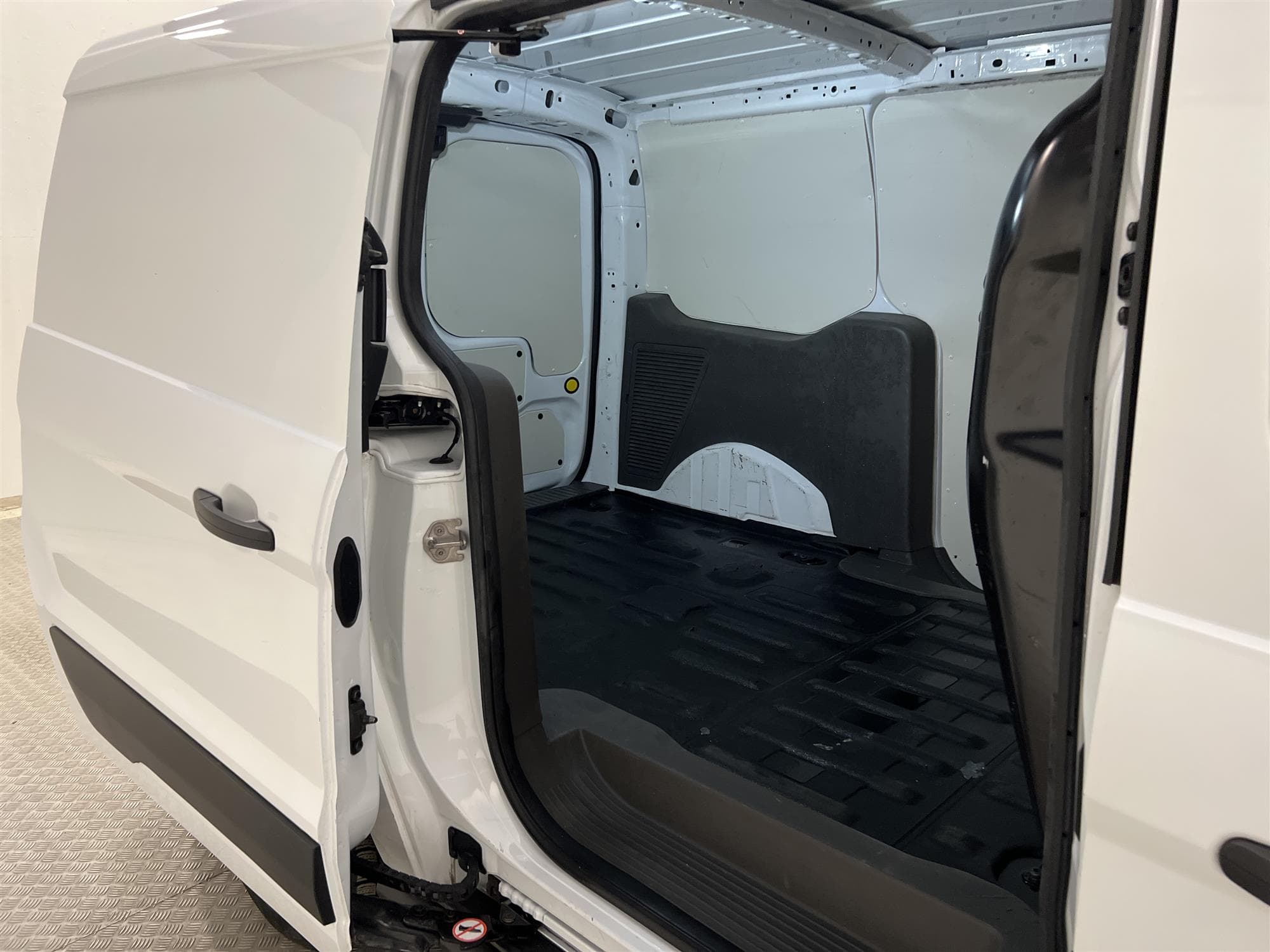Ford Transit Connect 120hk LWB Drag Kamera Värmare Moms 