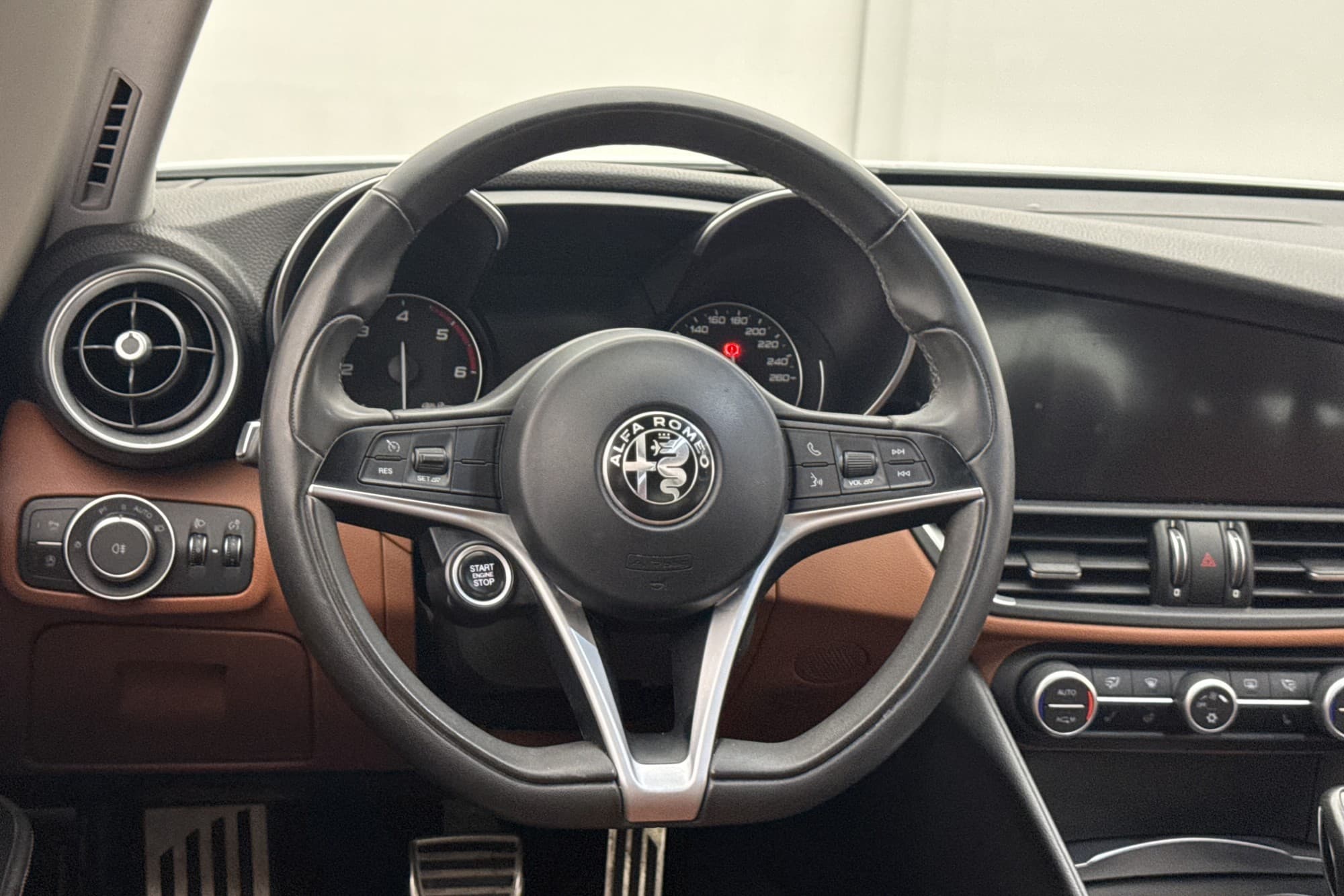 Alfa Romeo Giulia 2.2 JTD Q4 210hk Veloce Kamera Skinn MOMS