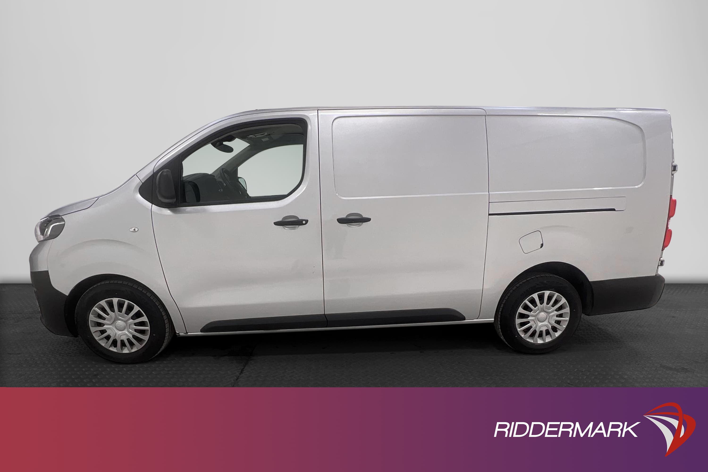 Toyota ProAce L3 2.0D Värmare Dragkrok PDC Nyservad Moms