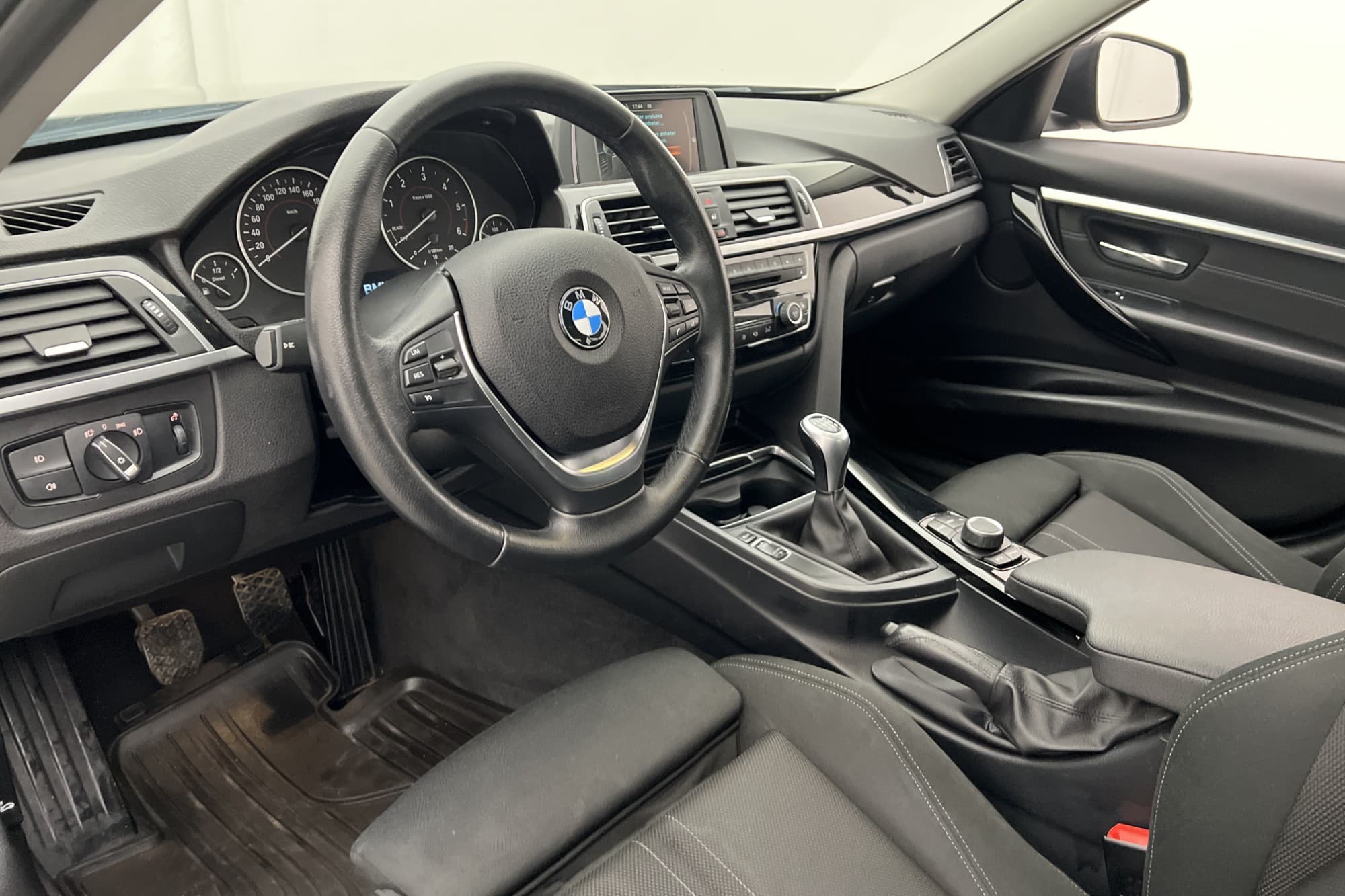 BMW 318 d xDrive Sedan 150hk Sport line P-Sensorer Keyless