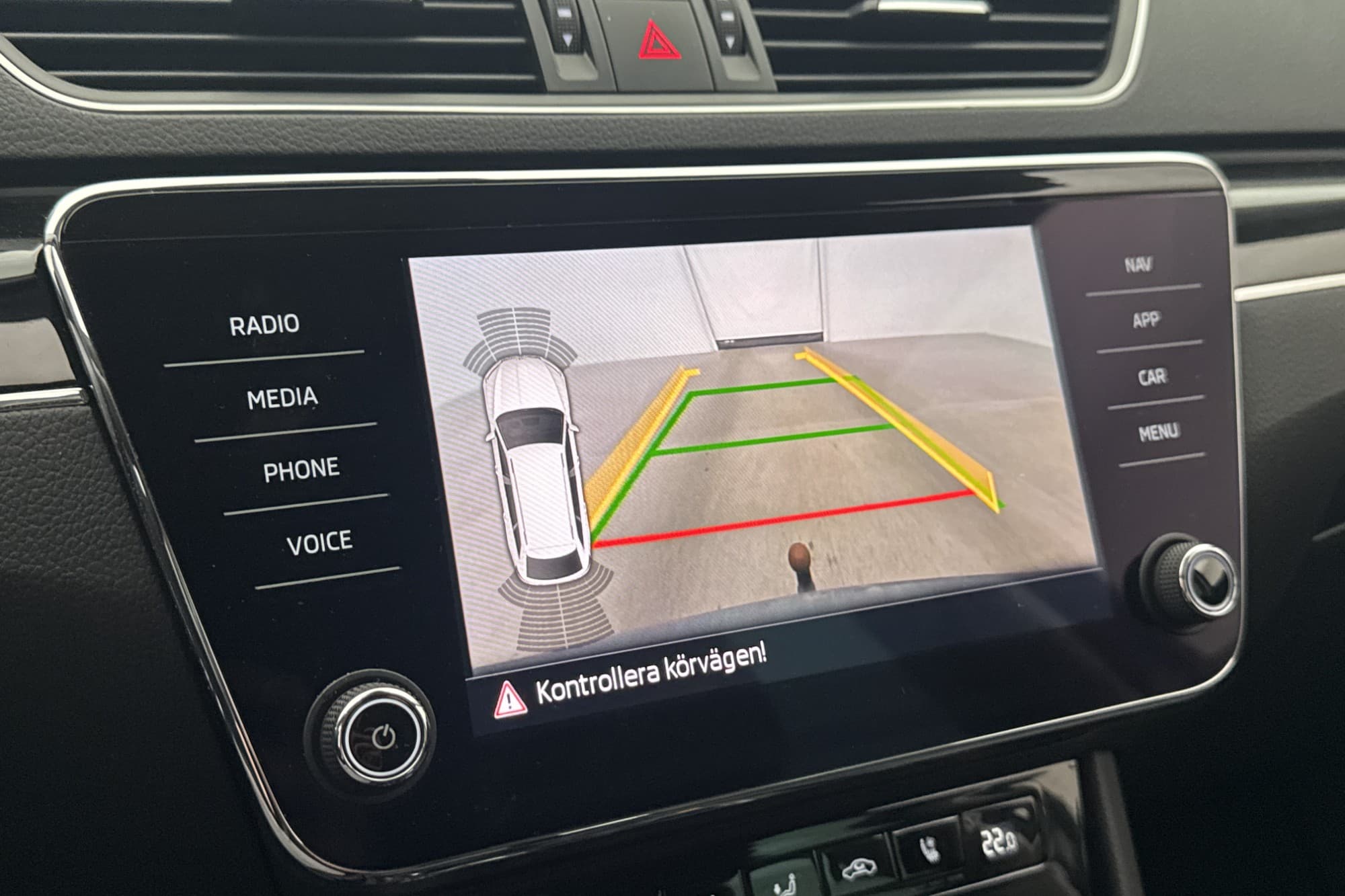 Skoda Superb Kombi 4x4 L&K Värm Cockpit Kamera Drag CarPlay