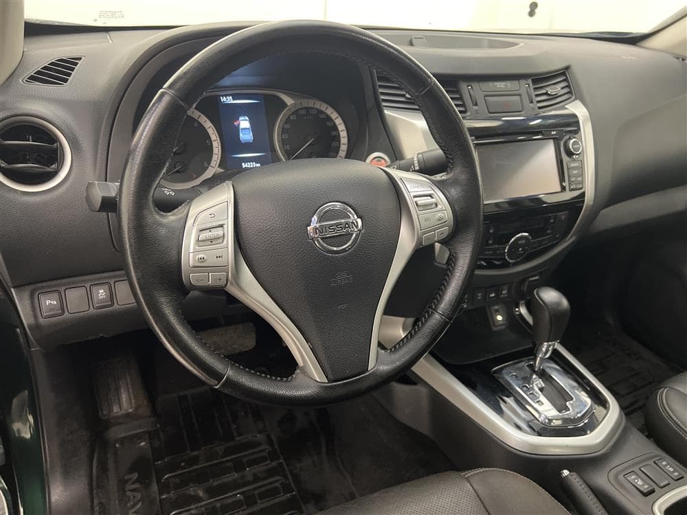 Nissan Navara Arctic Truck AT32 2.3 Aut 4x4 190hk Drag Moms interiör