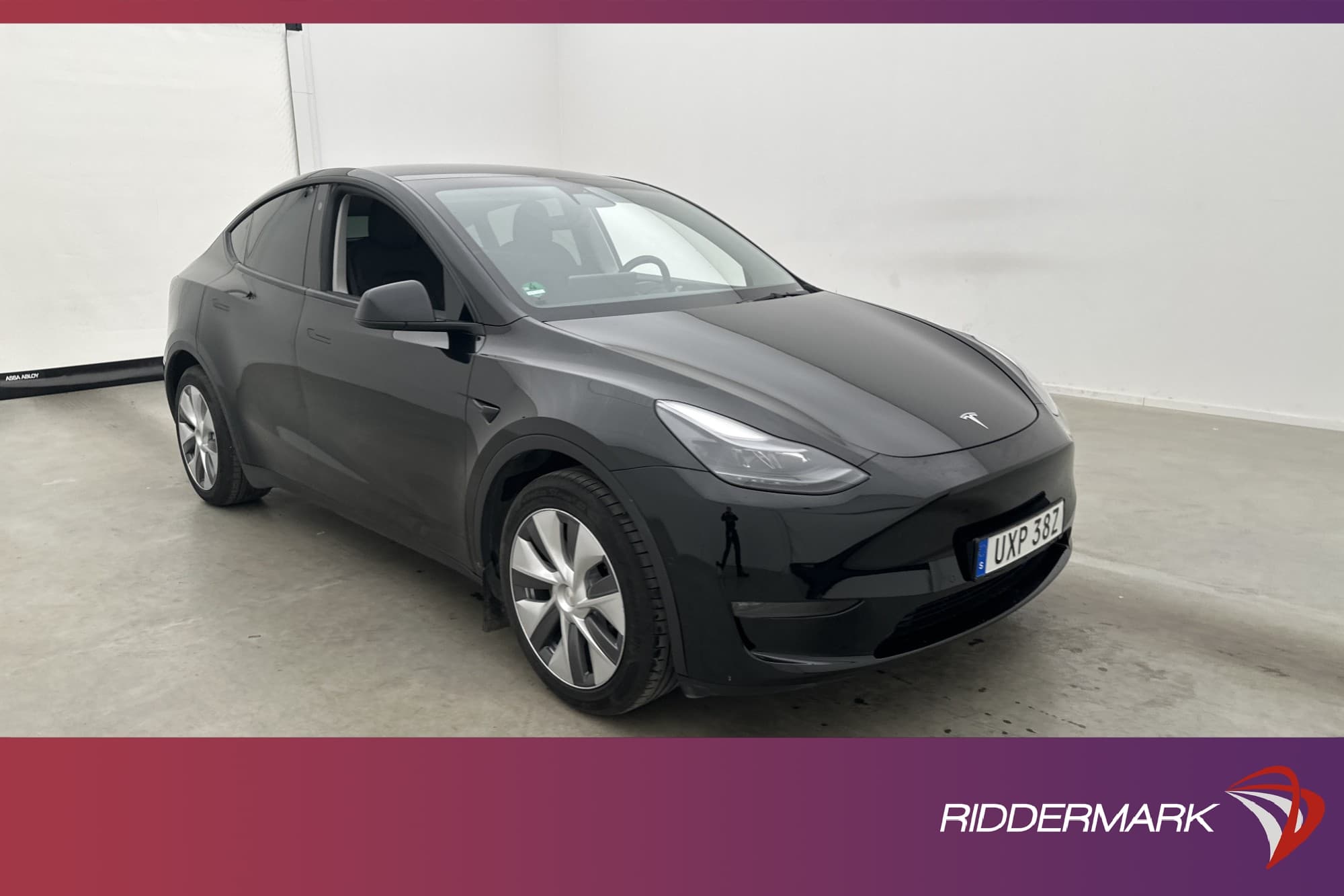 Tesla Model Y Long Range AWD Dragkrok Svensksåld MOMS