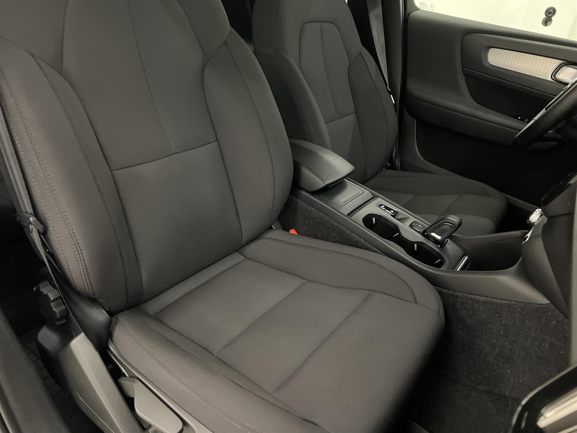 Volvo XC40 T2 129hk Momentum VOC Bränslevärmare Dragkrok
