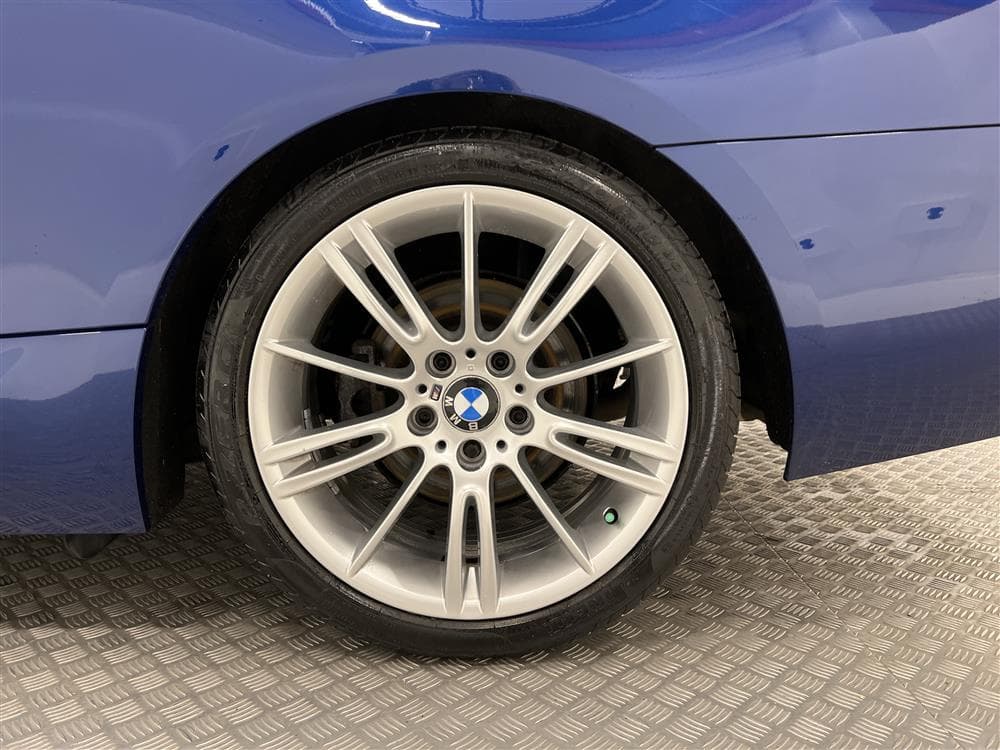 BMW 320i Cabriolet 170hk M-Sport 1-brukare Plåtcab 0,56l/milinteriör
