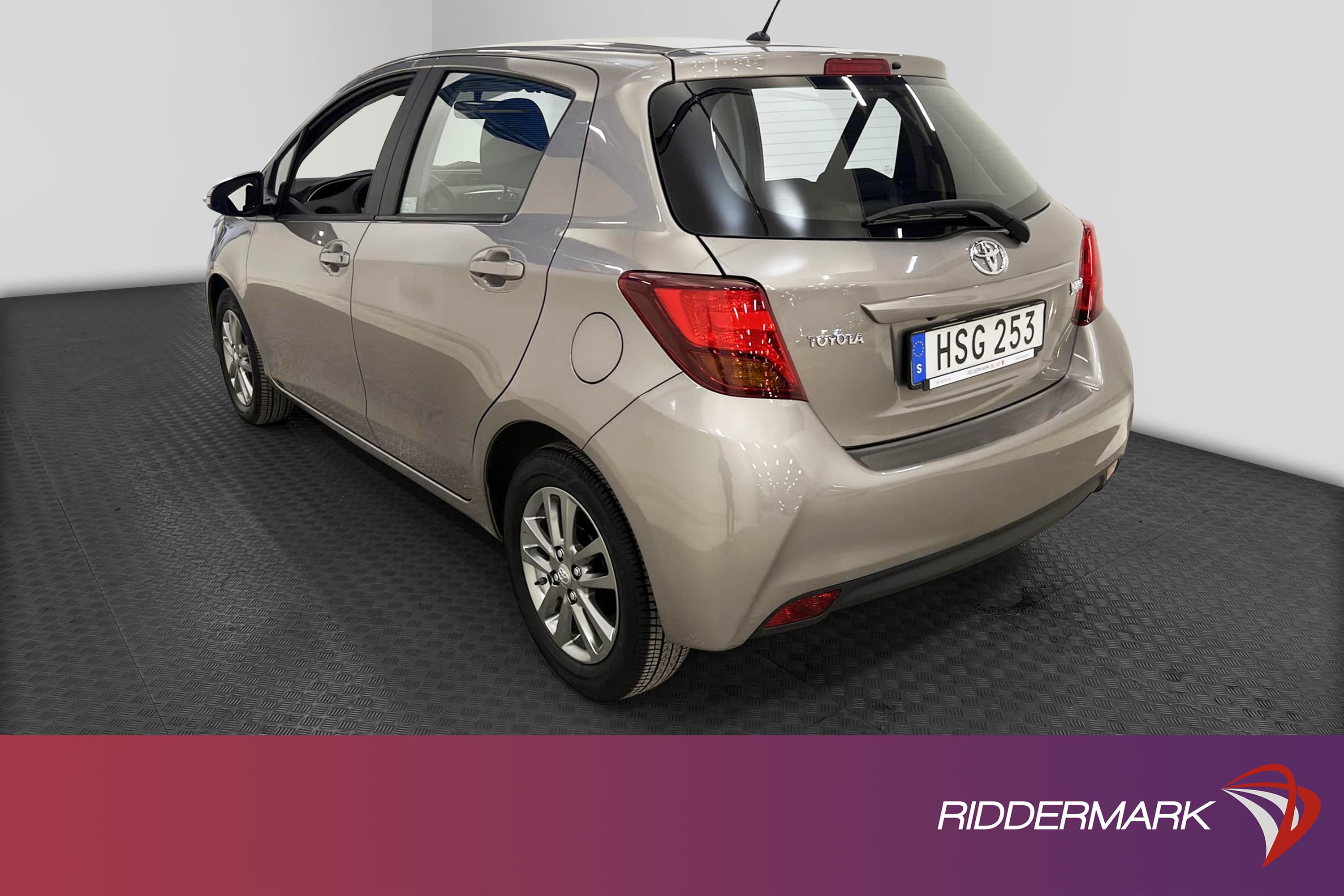 Toyota Yaris 1.33 99hk B-Kamera 426kr Skatt 0,49L/mil