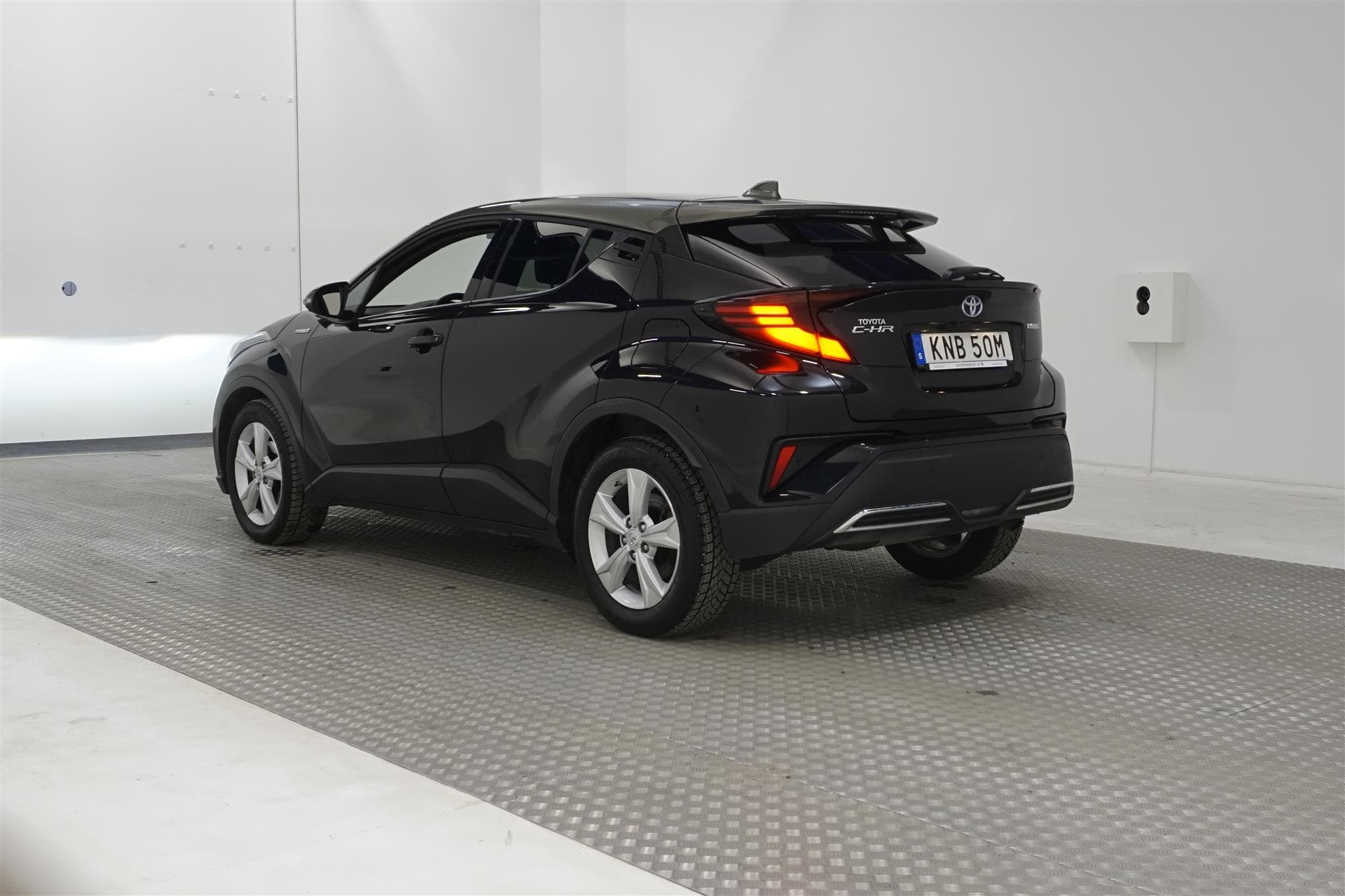 Toyota C-HR Hybrid CVT 184hk Executive JBL Navi Skinn B-Kam