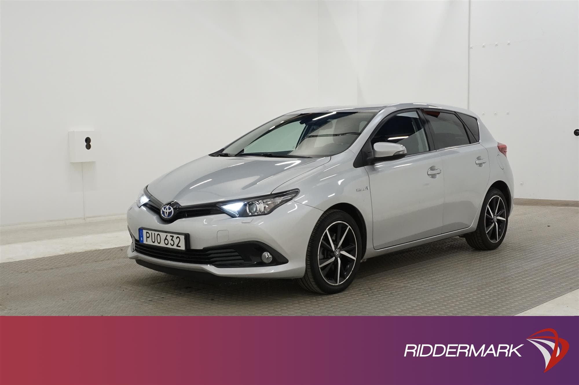 Toyota Auris Hybrid e-CVT 136hk