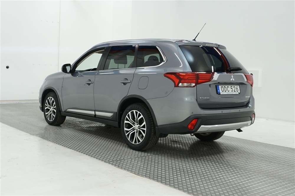 Mitsubishi Outlander 4WD Business Kamera 7-Sits HELG KAMPANJexteriör