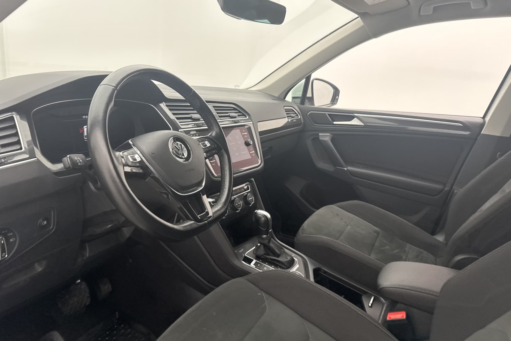 Volkswagen Tiguan 4M 190hk Cockpit D-Värmare Kamera Drag
