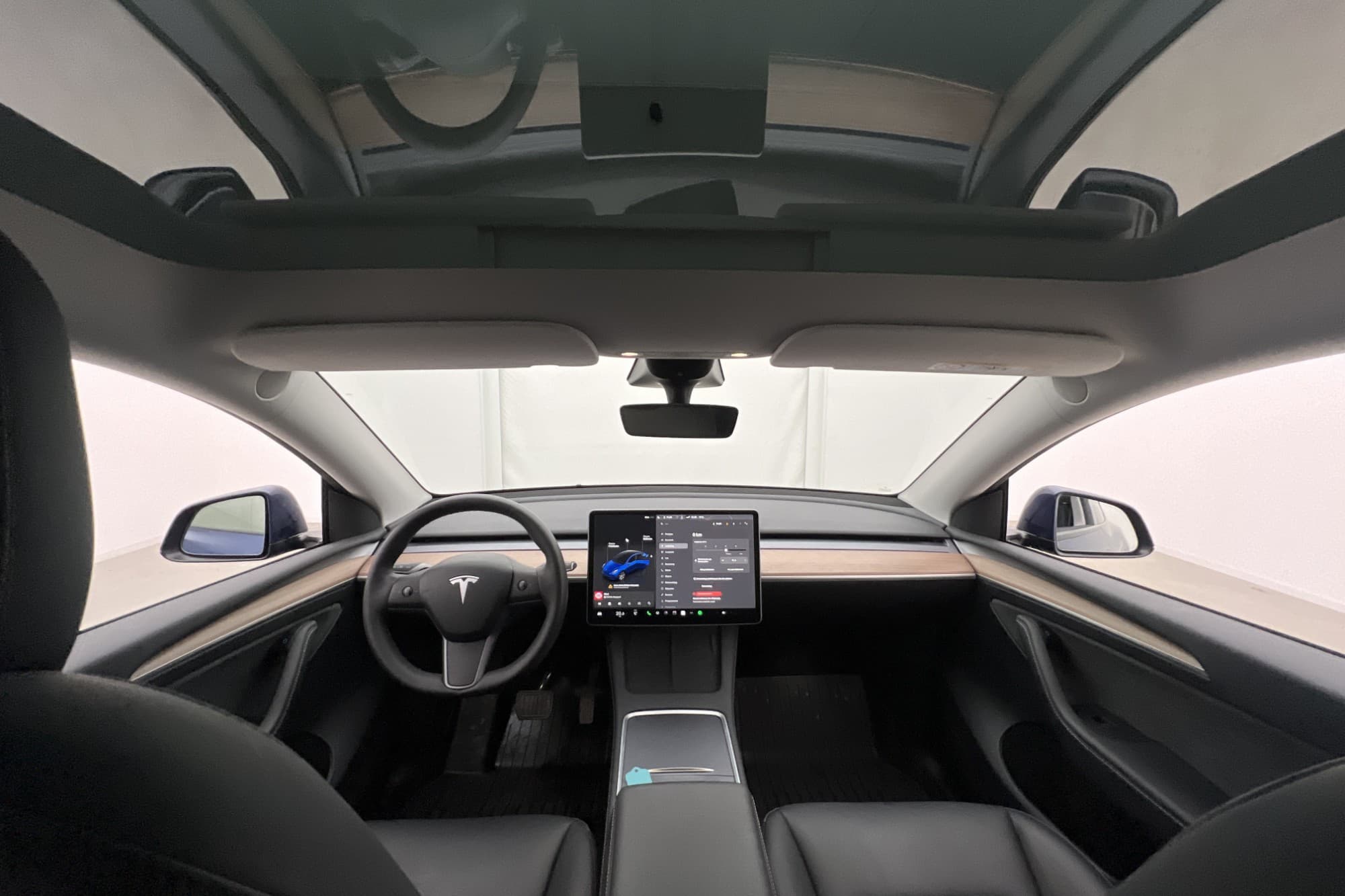 Tesla Model Y Long Range AWD 514hk Autopilot Svensksåld