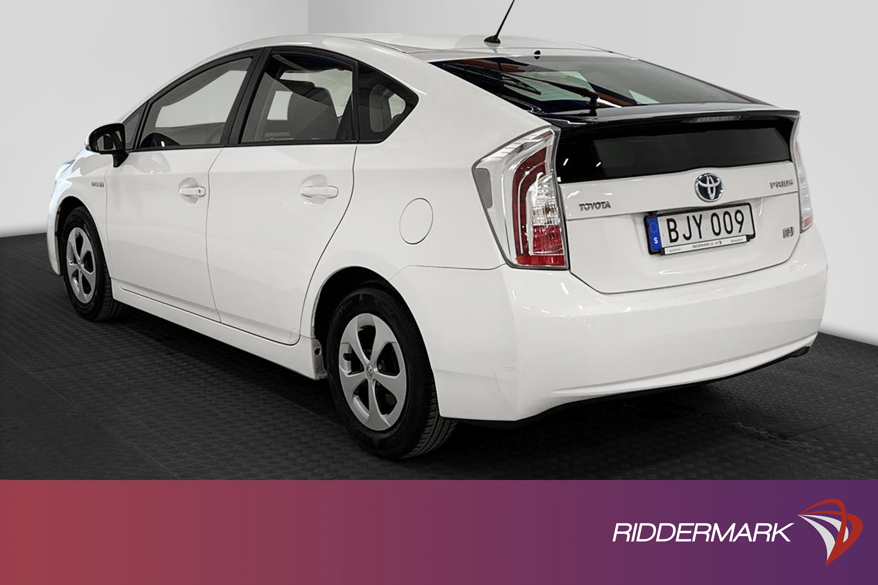 Toyota Prius Hybrid CVT 136hk B-Kamera 360kr Skatt 0,39L/mil