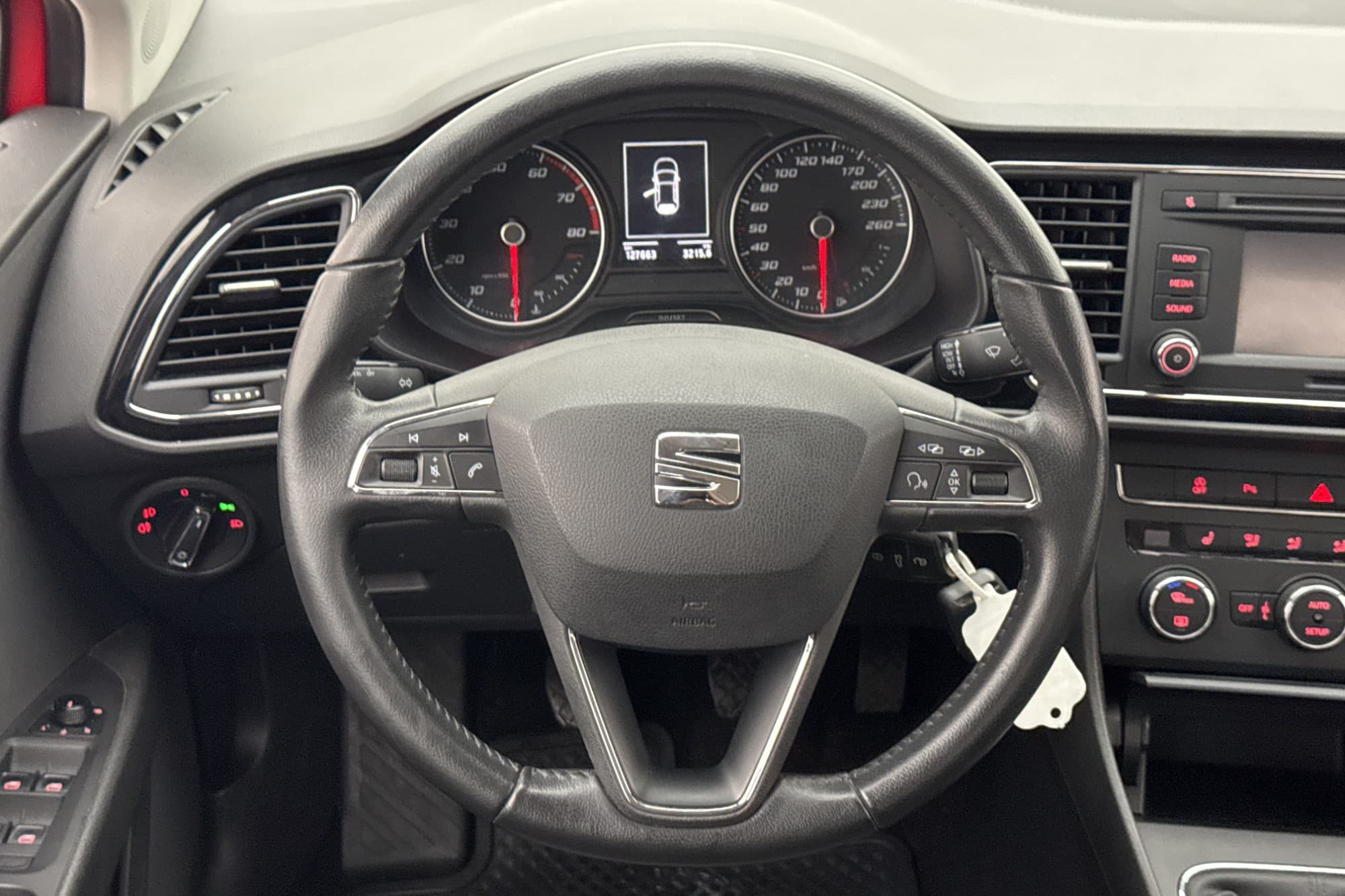 SEAT Leon 1.2 TSI 105hk Style Sensorer Farthållare Dragkrok