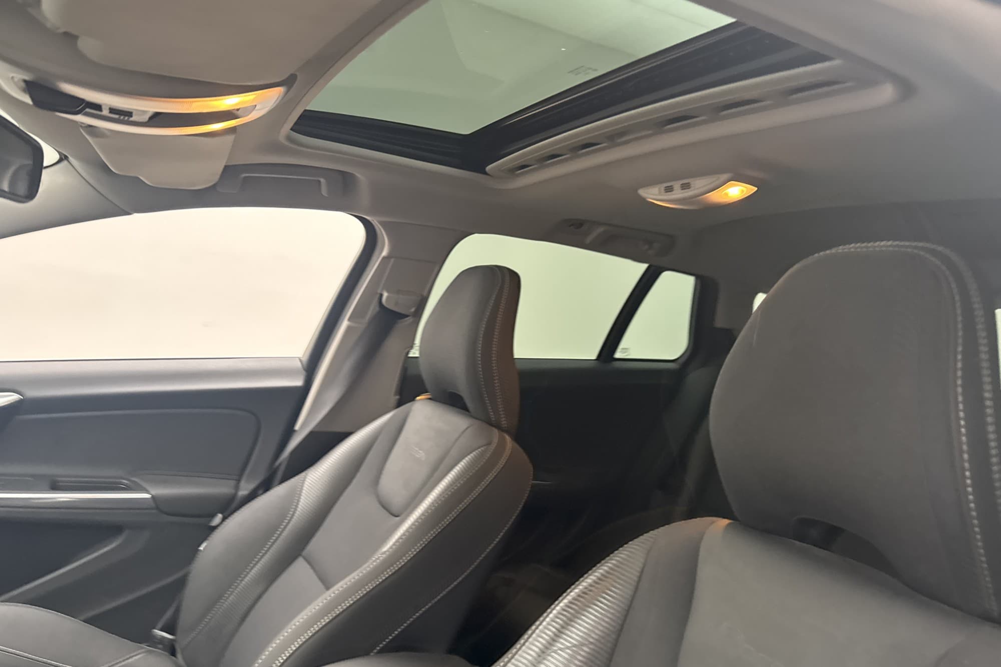 Volvo V60 D3 Momentum VOC Taklucka Värmare Navi Sensorer