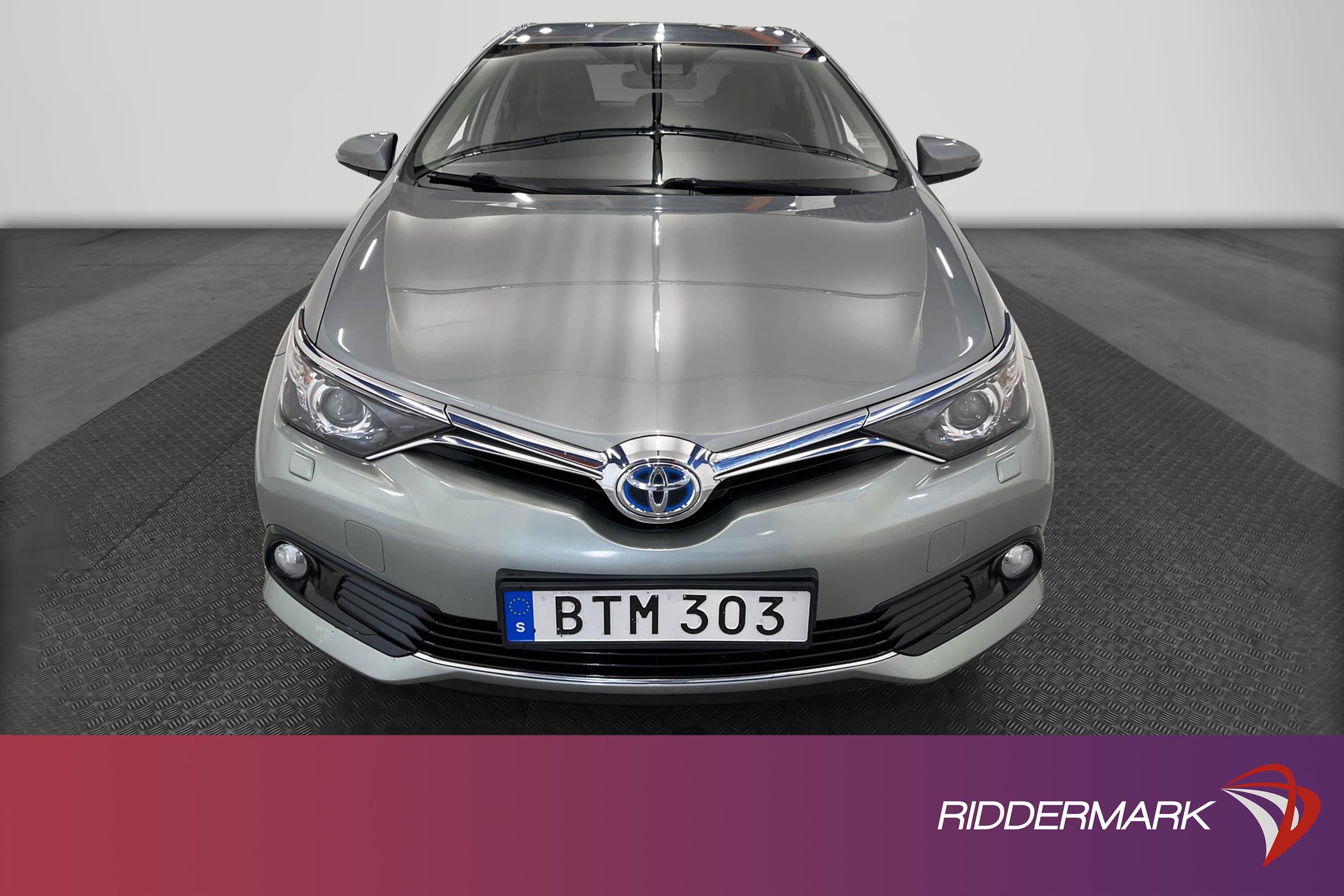 Toyota Auris Hybrid e-CVT 136hk B-Kam 360kr Skatt 0,39L/mil