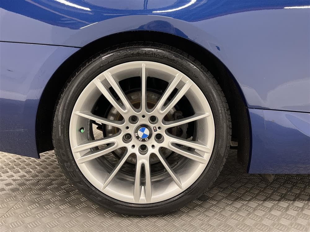 BMW 320i Cabriolet 170hk M-Sport 1-brukare Plåtcab 0,56l/milinteriör