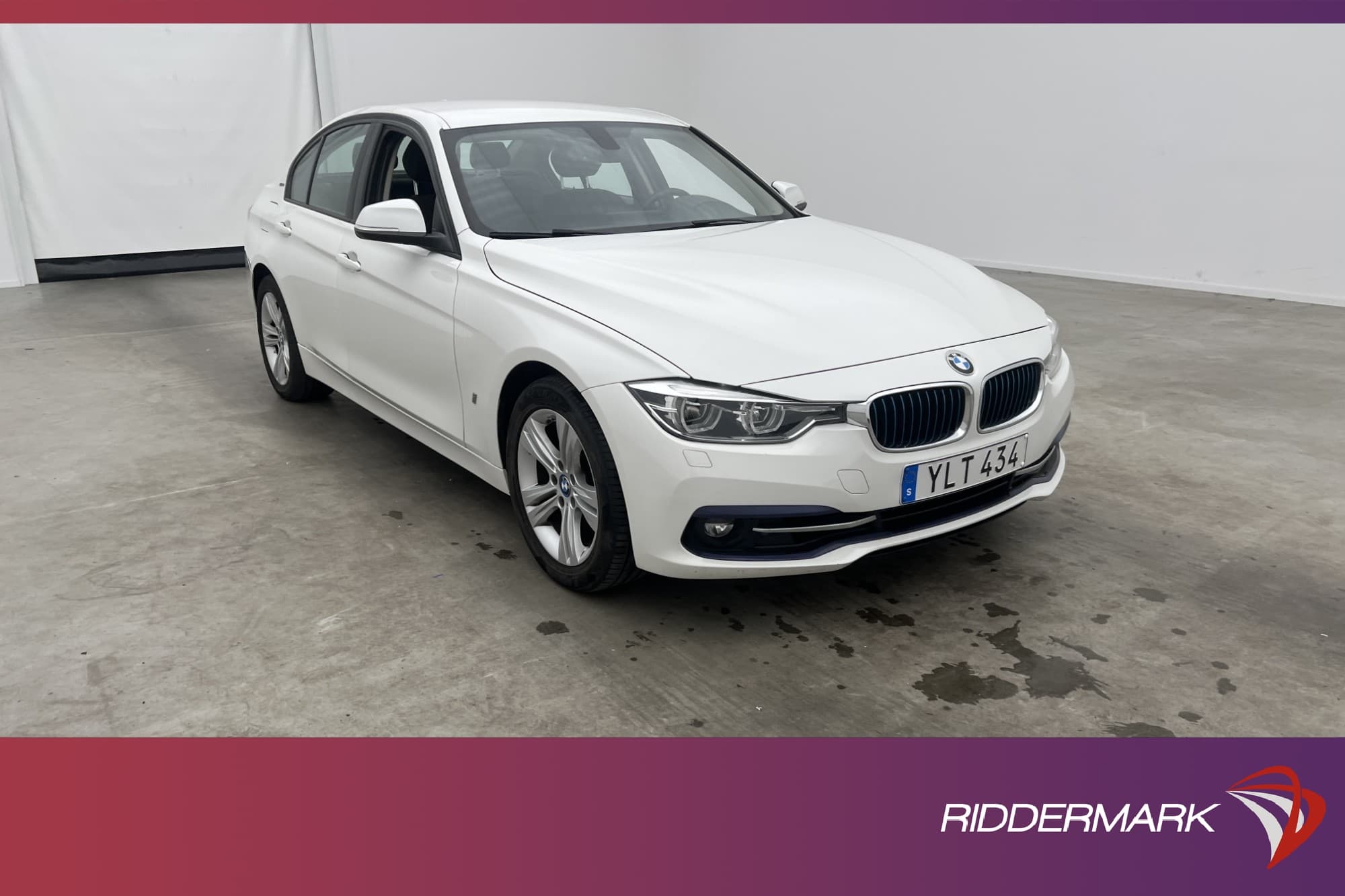 BMW 330e 252hk Sport Line HiFi Navi Sensorer Halvskinn
