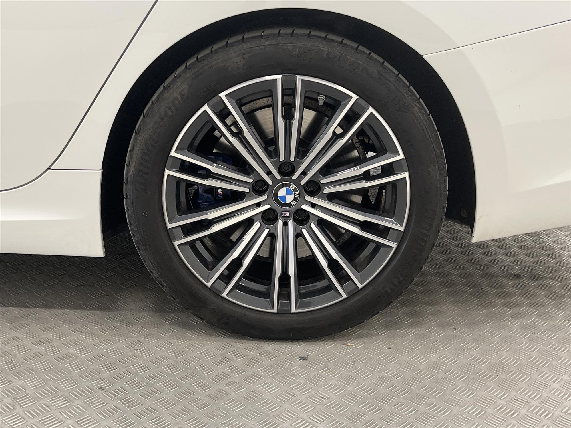 BMW 330i xDrive 258hk M Sport H/K Display Key Navi Drag Värm