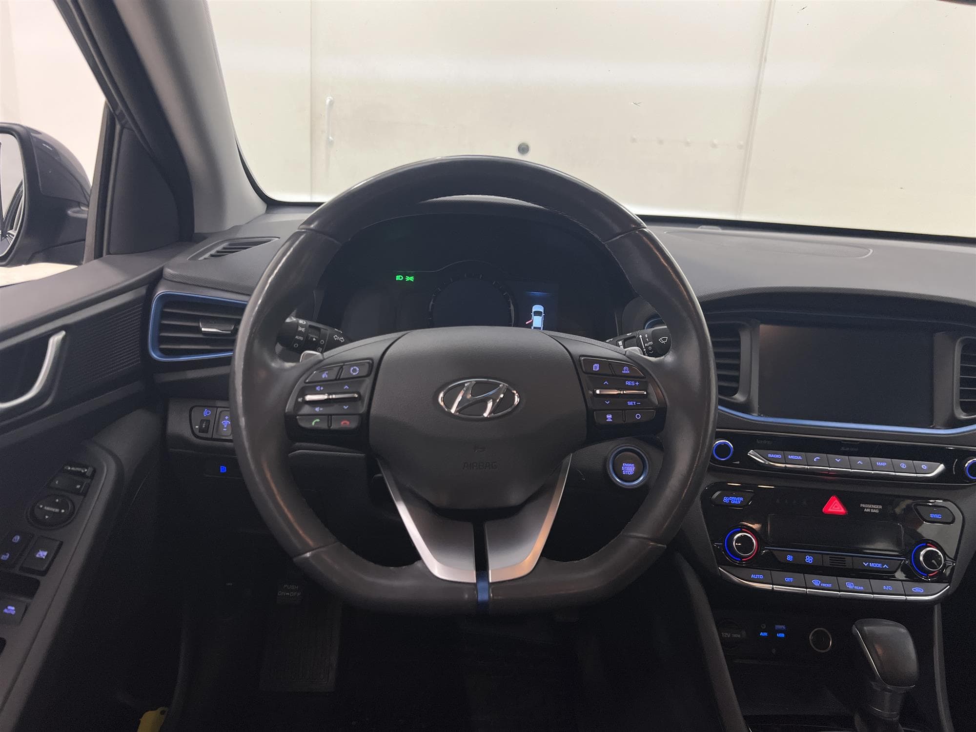 Hyundai Ioniq 1.6 141hk Navi B-Kamera  360kr Skatt 0,39L/mil