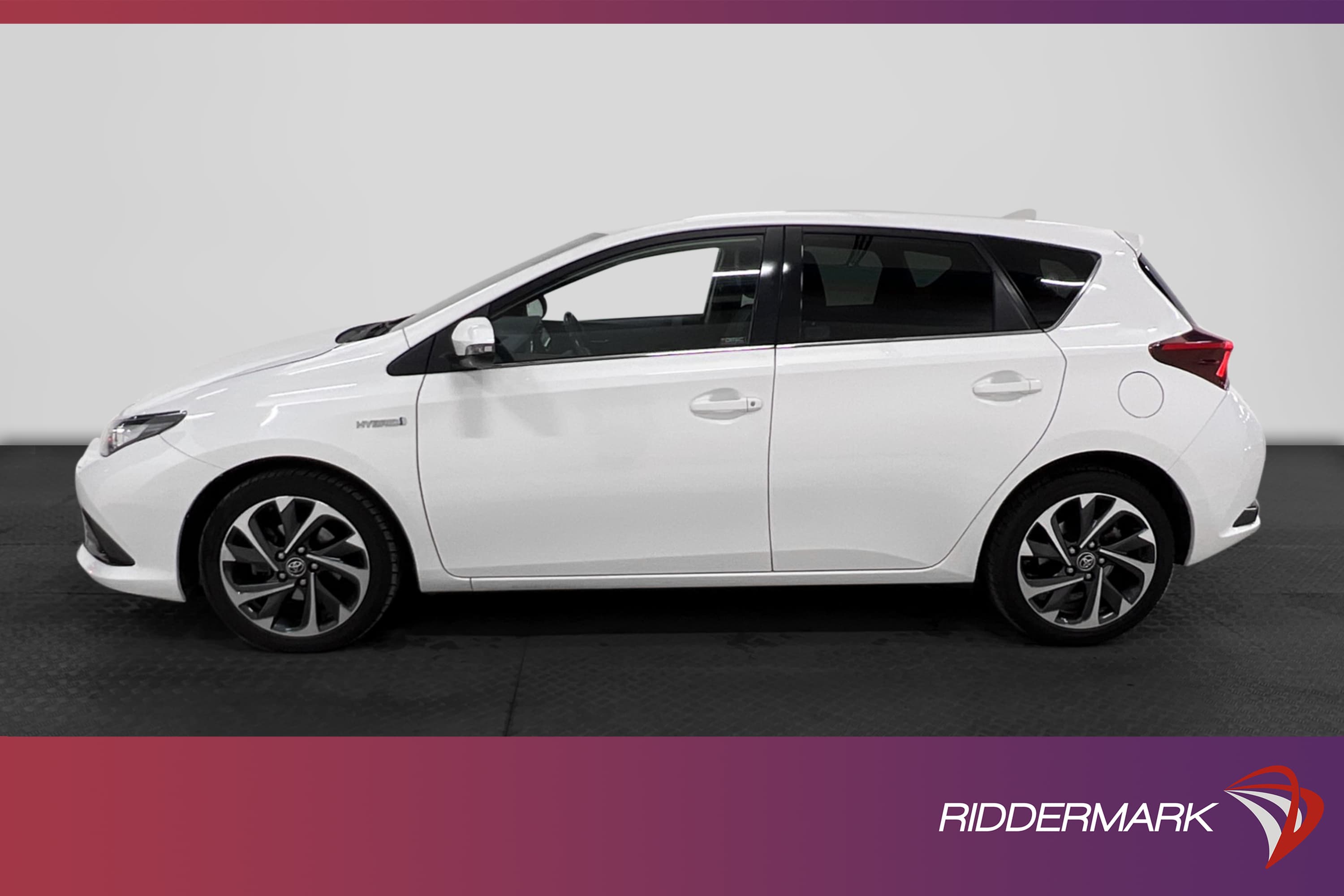 Toyota Auris Hybrid e-CVT 136hk