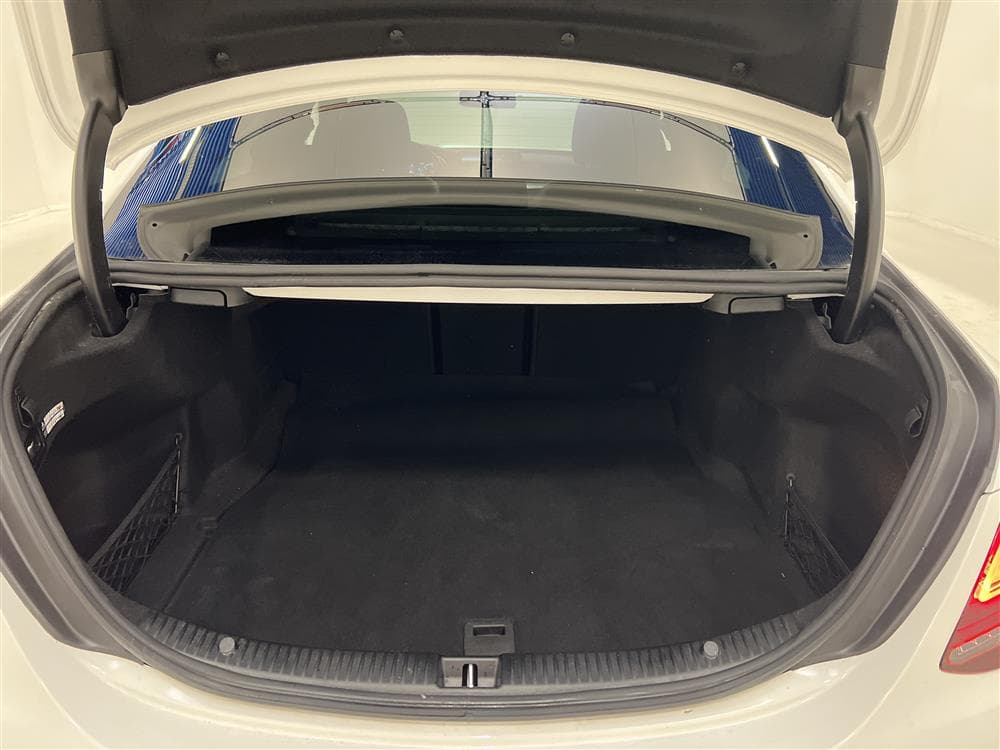 Mercedes-Benz C 300 245hk 4M AMG D-Värm Burmester Pano 360°interiör