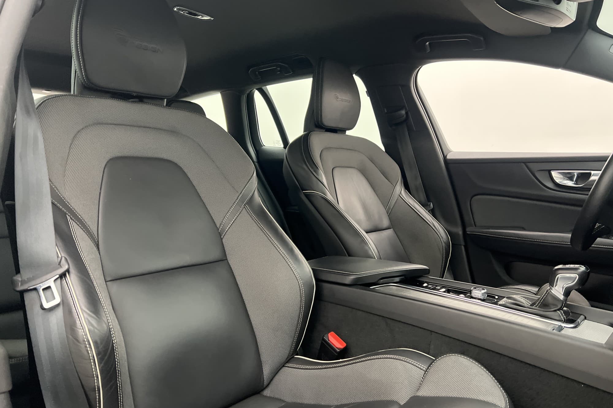 Volvo V60 D3 R-Design Värm Adapt-fart CarPlay Keyless VOC