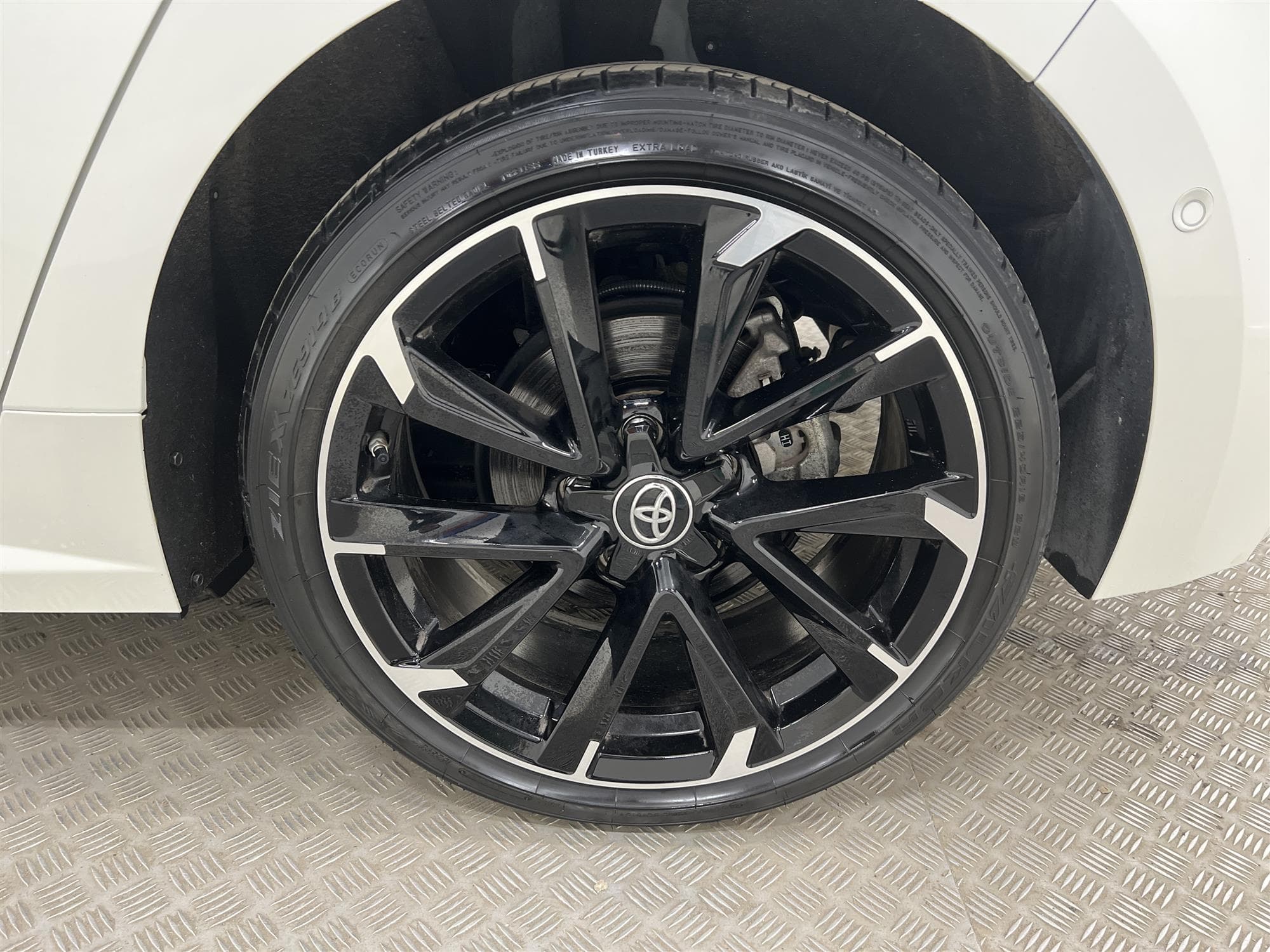 Toyota Corolla Hybrid 184hk GR Sport M&K-Värm Navi 0,4L/mil