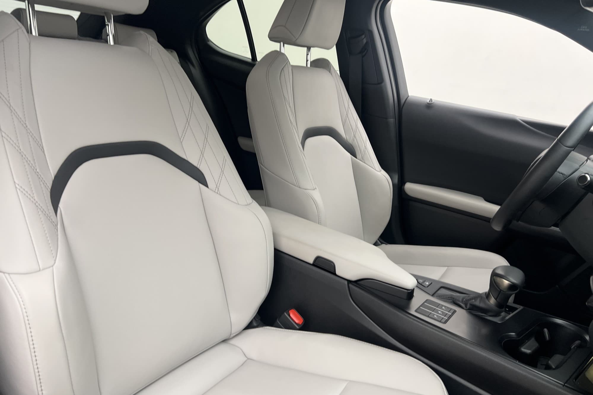 Lexus UX 250h CVT 184hk F-Sport Design Kamera CarPlay Skinn