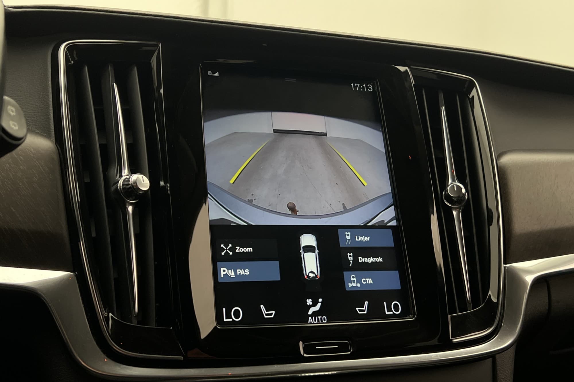 Volvo V90 Cross Country D4 AWD Pro VOC HUD Kamera Skinn Drag