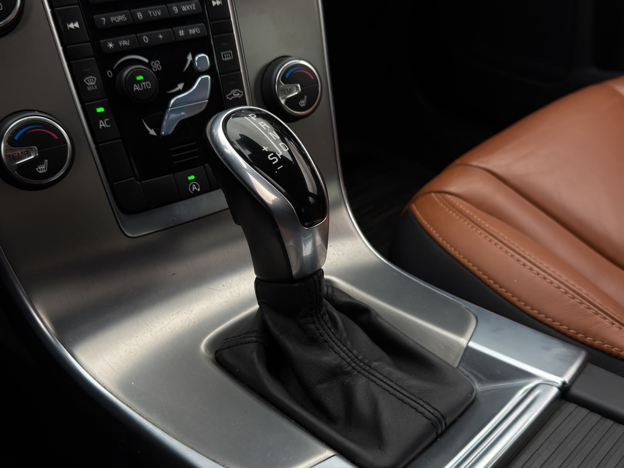 Volvo S60 D4 Momentum Värmare Skinn Farthållare Bluetooth