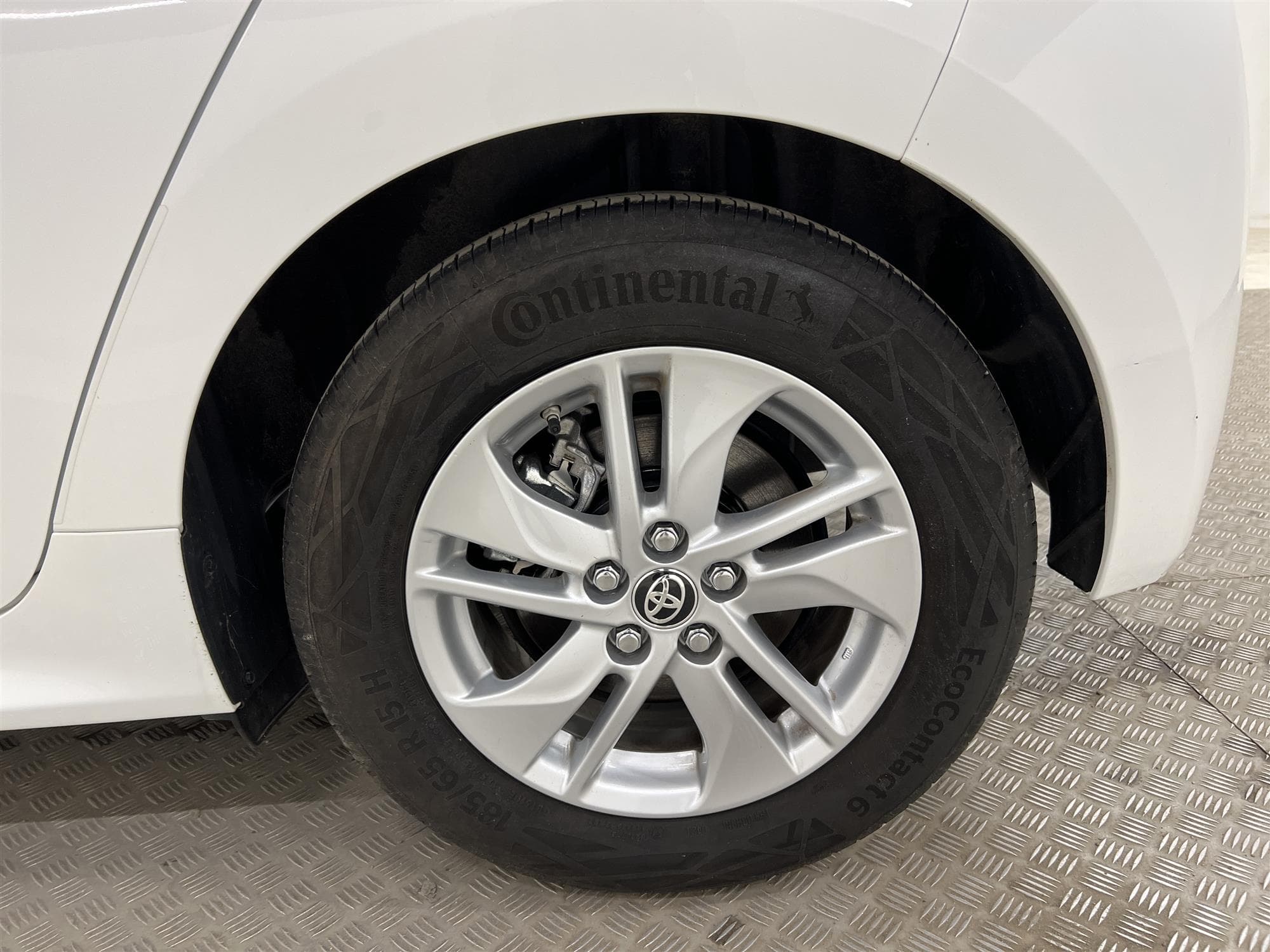 Toyota Yaris Hybrid CVT 116hk B-Kam Låg Skatt 0,28L/mil