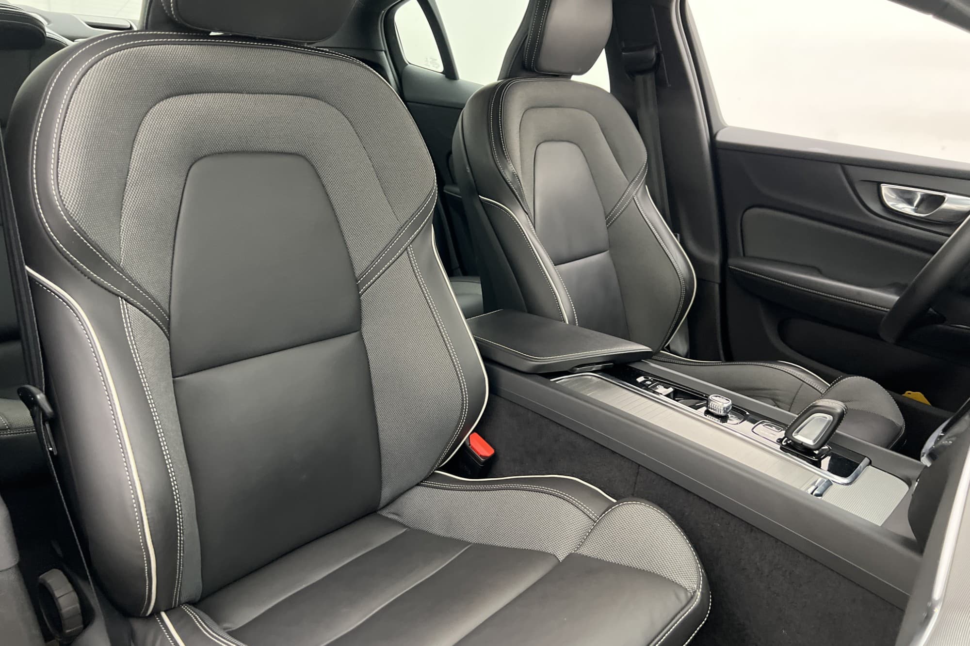 Volvo S60 B5 AWD 250hk R-Design VOC H/K Värm Kamera MOMS