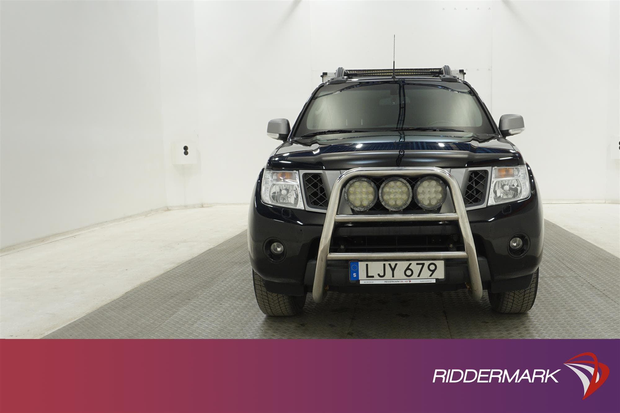 Nissan Navara 2.5dCi Automat Påbyggnad Värmare Drag Moms