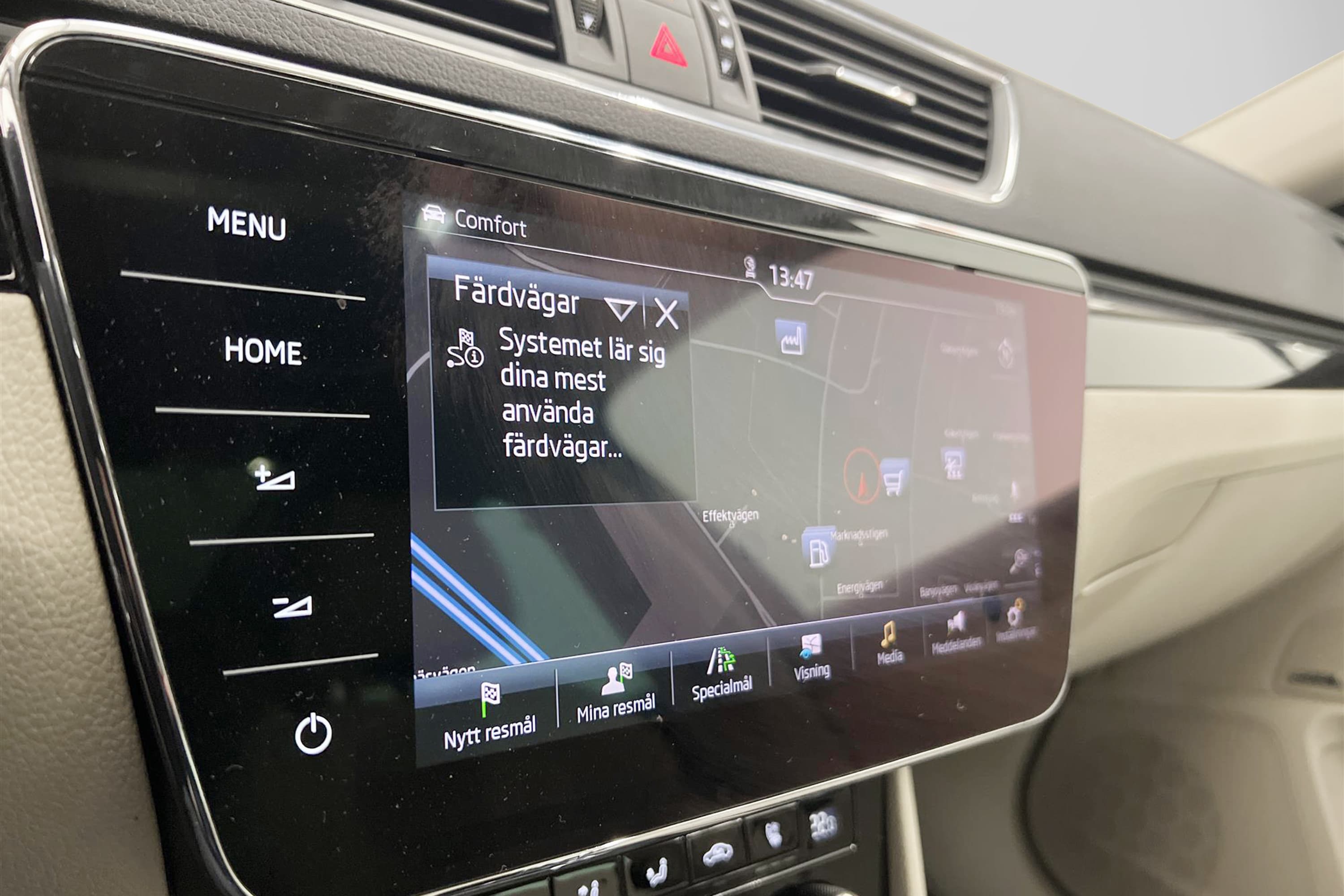 Skoda Superb Kombi 2.0 TDI 4x4 190hk L&K Värmare Pano Drag