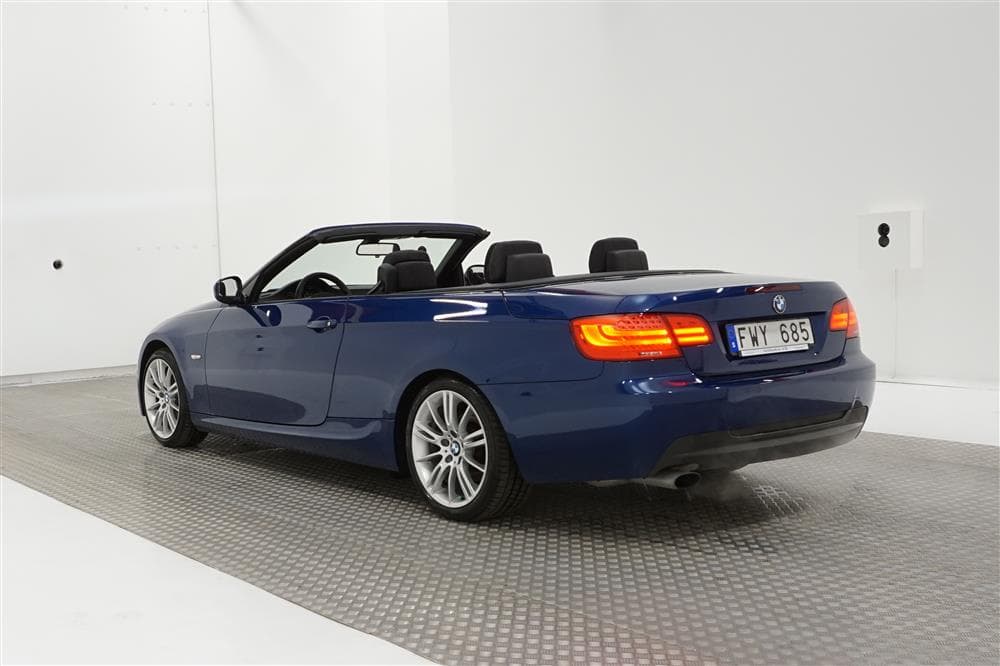 BMW 320i Cabriolet 170hk M-Sport 1-brukare Plåtcab 0,56l/milexteriör
