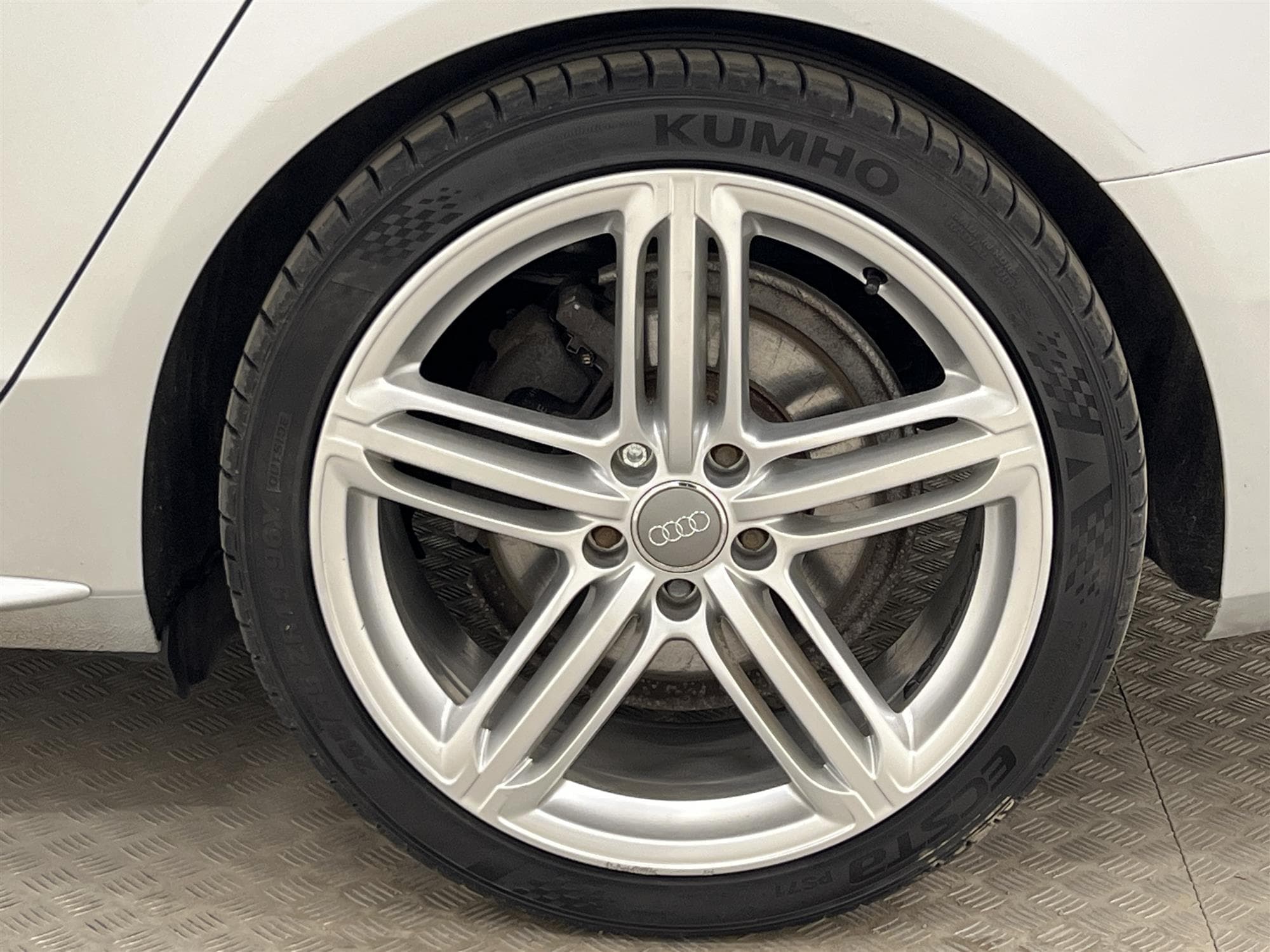 Audi A4 Avant 2.0 TDI Quattro 177hk S-Line Drag 0,55l/mil